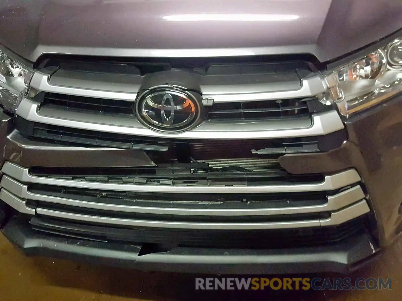 9 Photograph of a damaged car 5TDJZRFH9KS945833 TOYOTA HIGHLANDER 2019