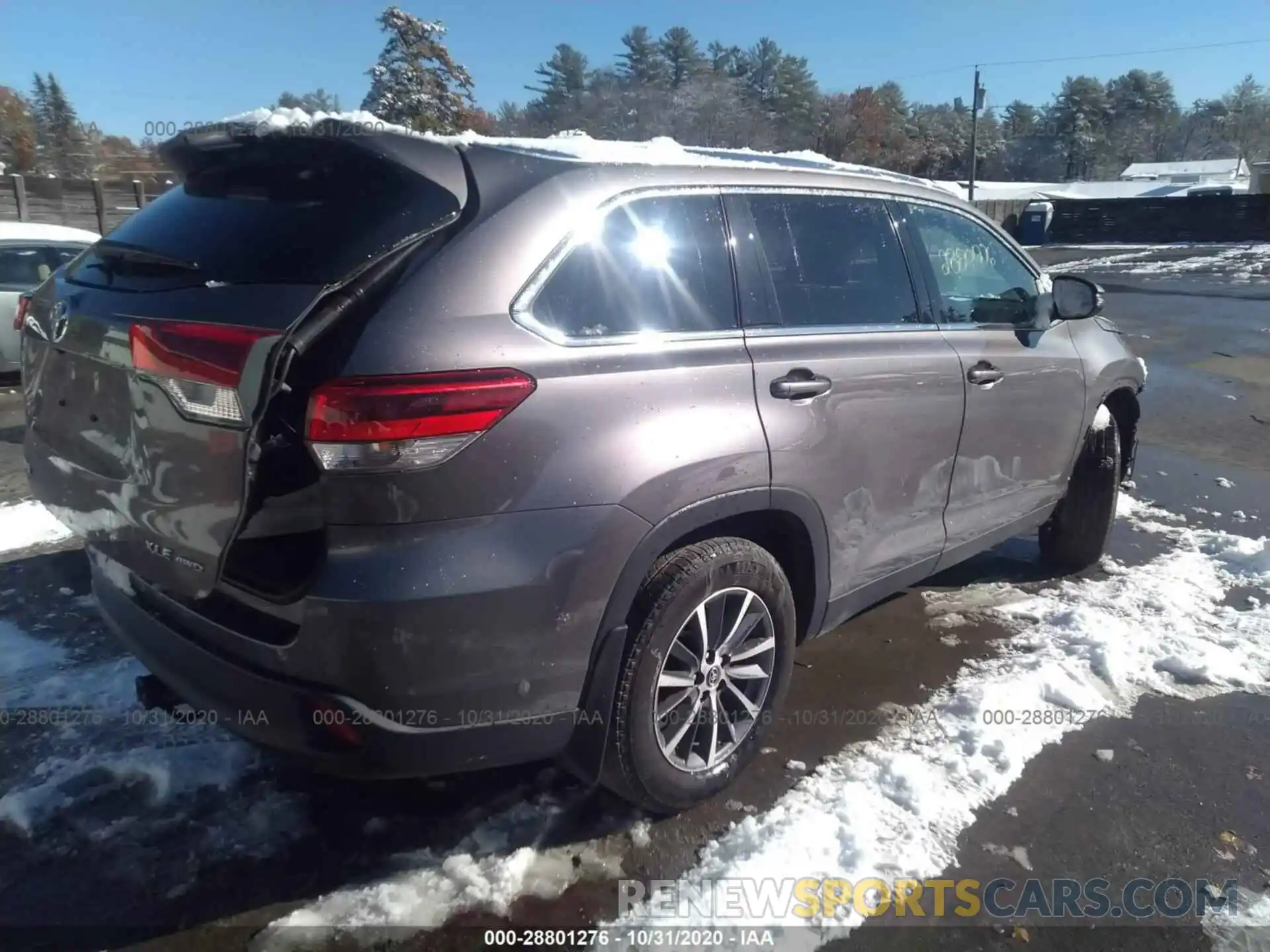 4 Photograph of a damaged car 5TDJZRFH9KS947422 TOYOTA HIGHLANDER 2019