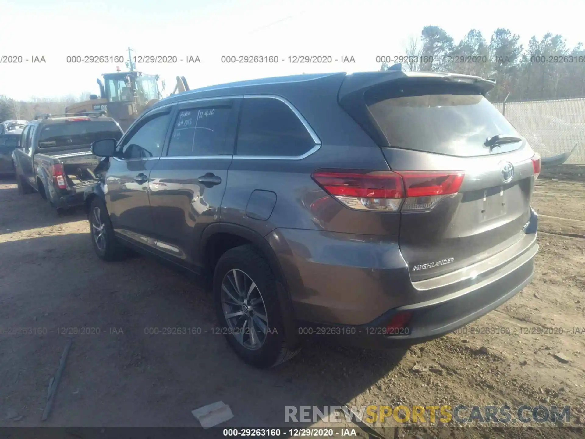 3 Photograph of a damaged car 5TDJZRFH9KS948411 TOYOTA HIGHLANDER 2019