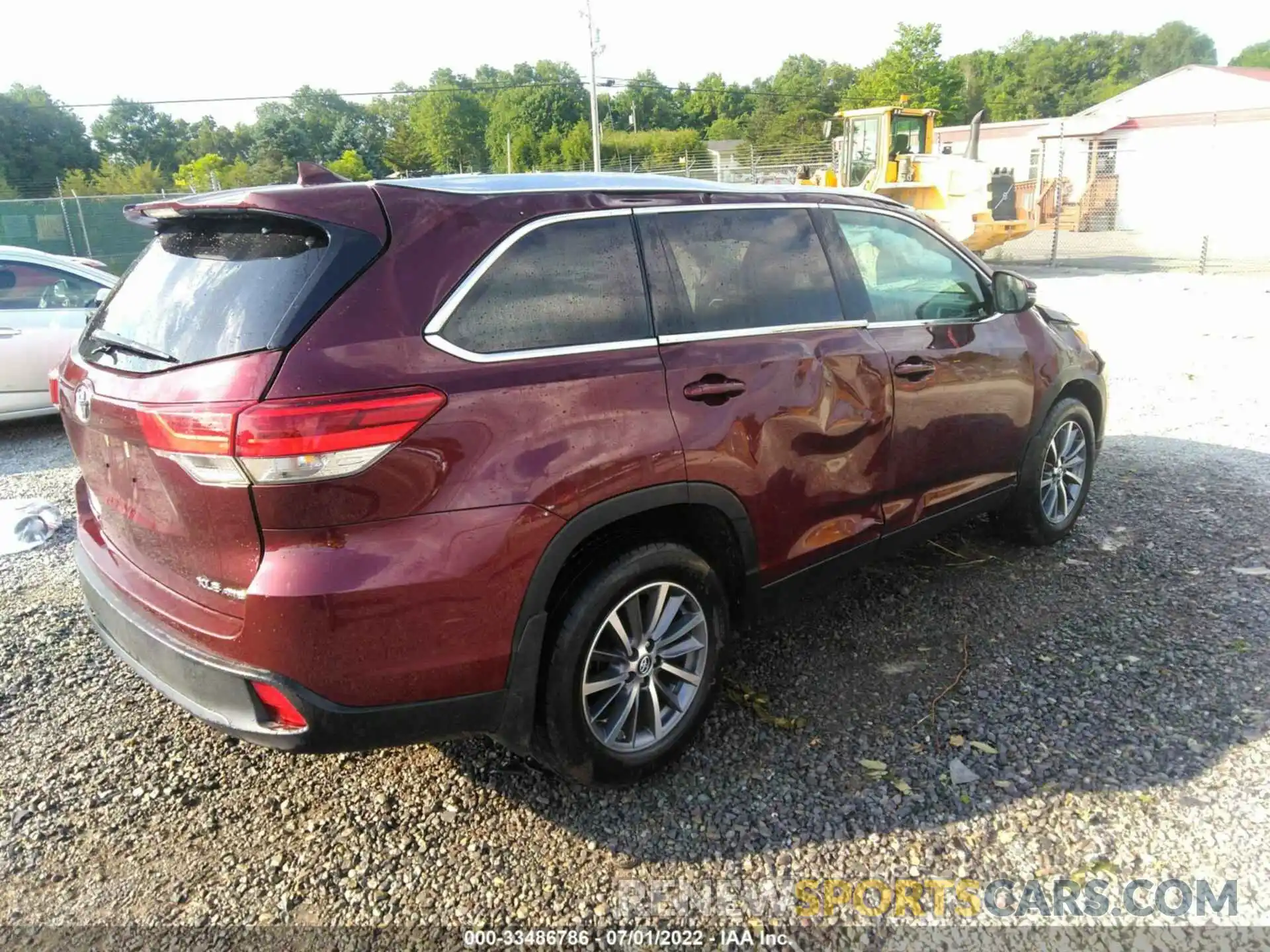 4 Photograph of a damaged car 5TDJZRFH9KS951289 TOYOTA HIGHLANDER 2019