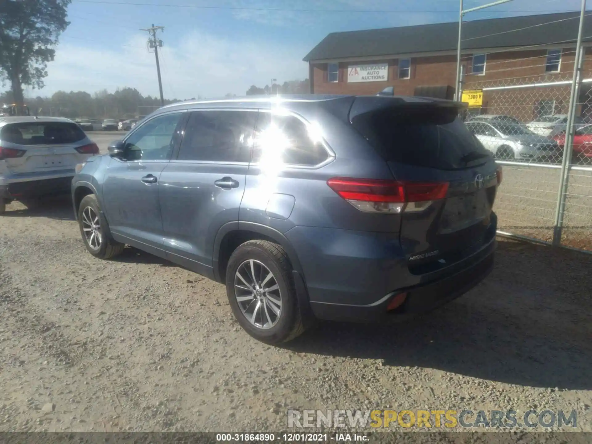 3 Photograph of a damaged car 5TDJZRFH9KS952720 TOYOTA HIGHLANDER 2019