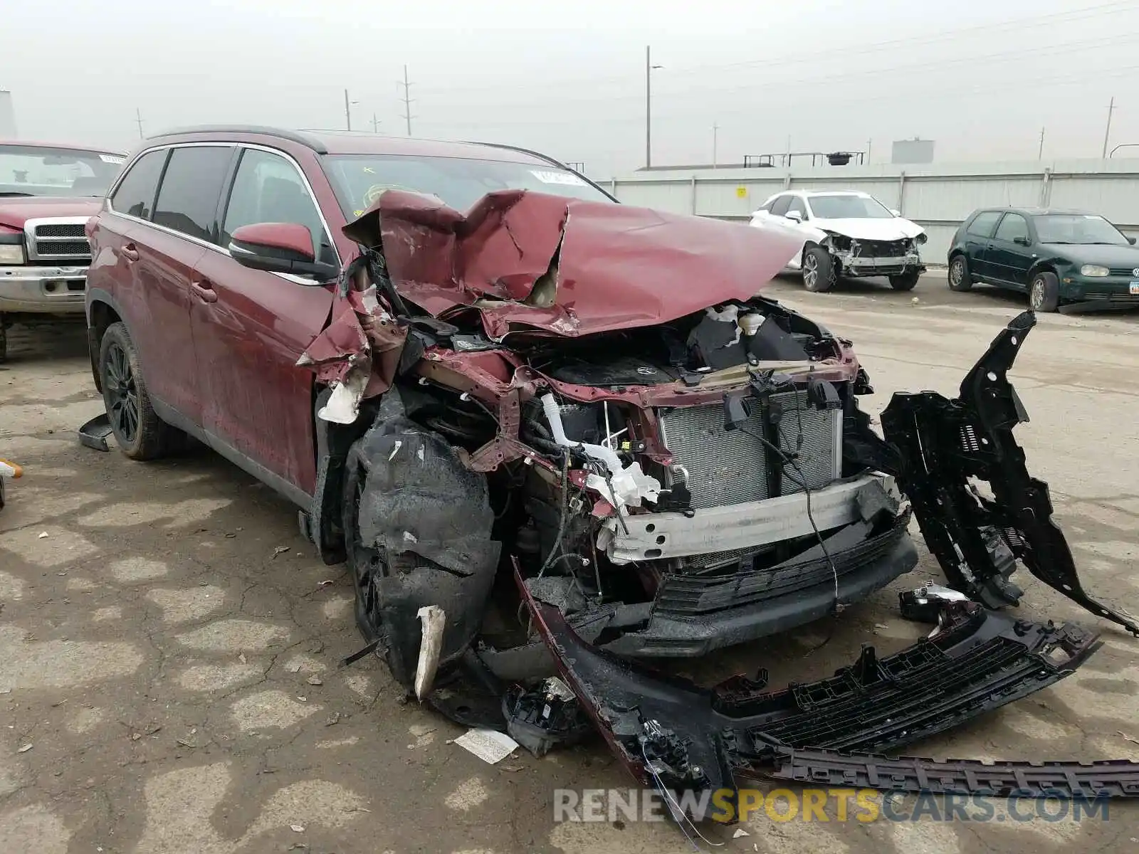 1 Photograph of a damaged car 5TDJZRFH9KS953270 TOYOTA HIGHLANDER 2019