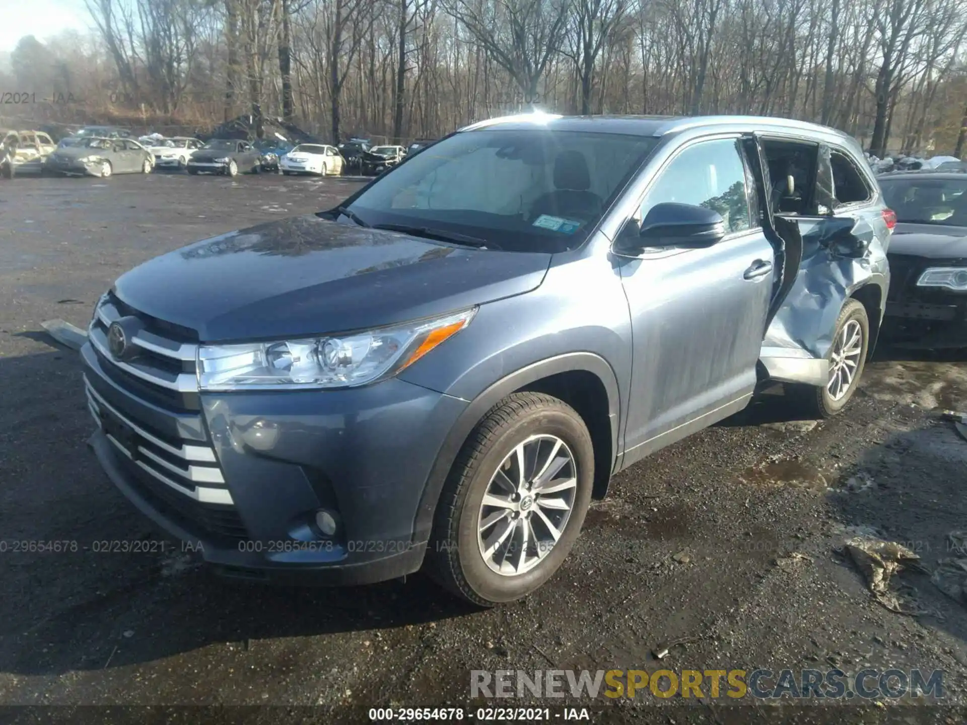 2 Photograph of a damaged car 5TDJZRFH9KS958310 TOYOTA HIGHLANDER 2019