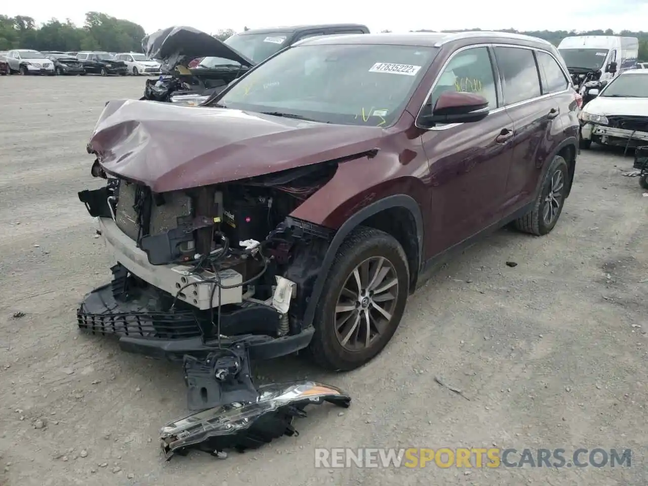 2 Photograph of a damaged car 5TDJZRFH9KS960946 TOYOTA HIGHLANDER 2019