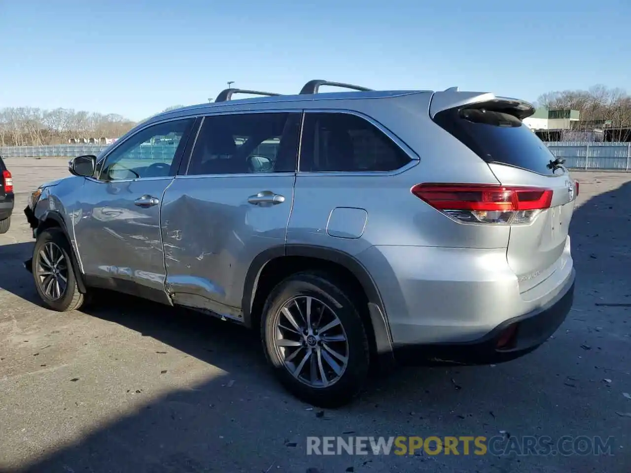 2 Photograph of a damaged car 5TDJZRFH9KS962003 TOYOTA HIGHLANDER 2019