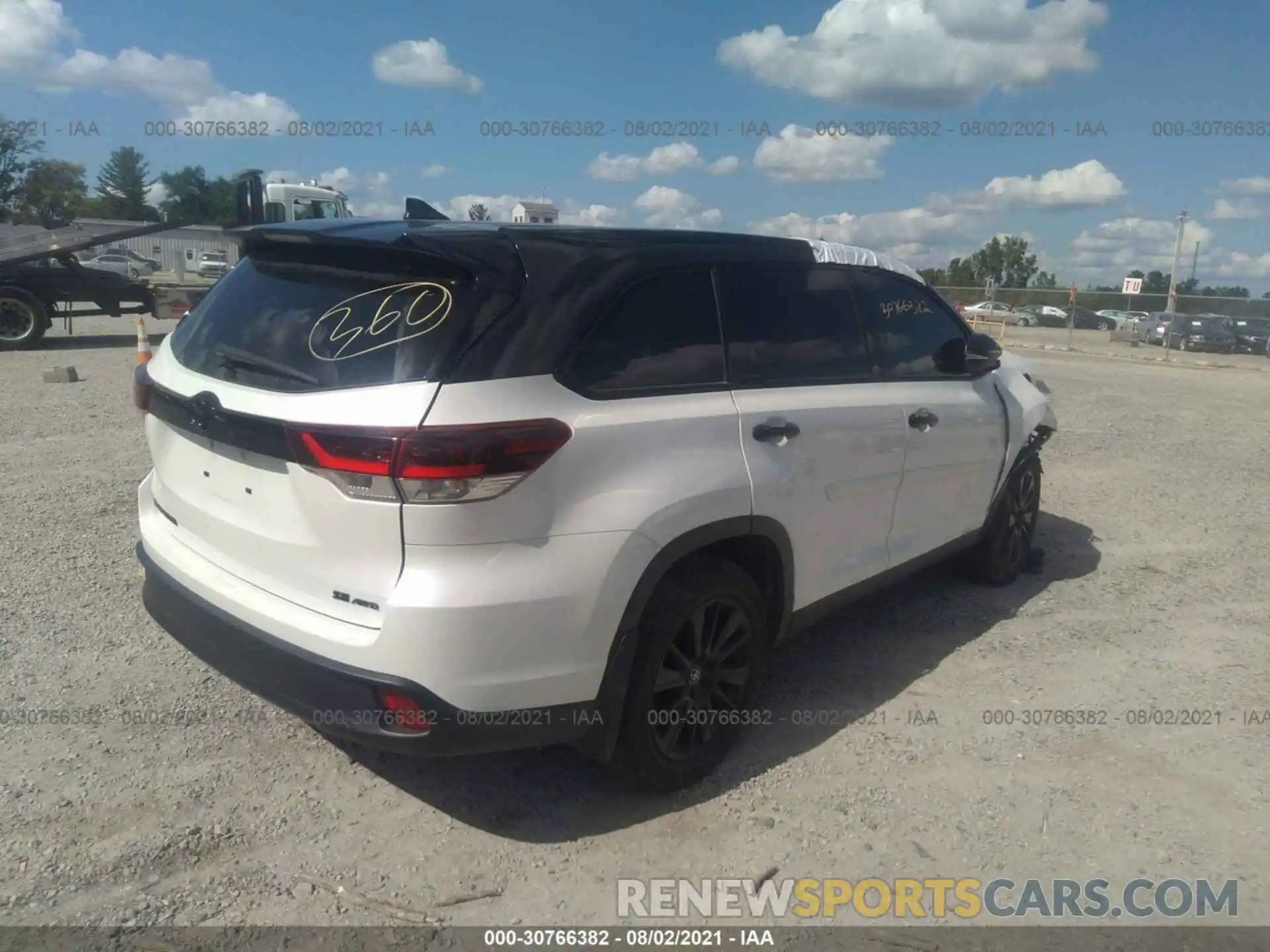 4 Photograph of a damaged car 5TDJZRFH9KS963409 TOYOTA HIGHLANDER 2019