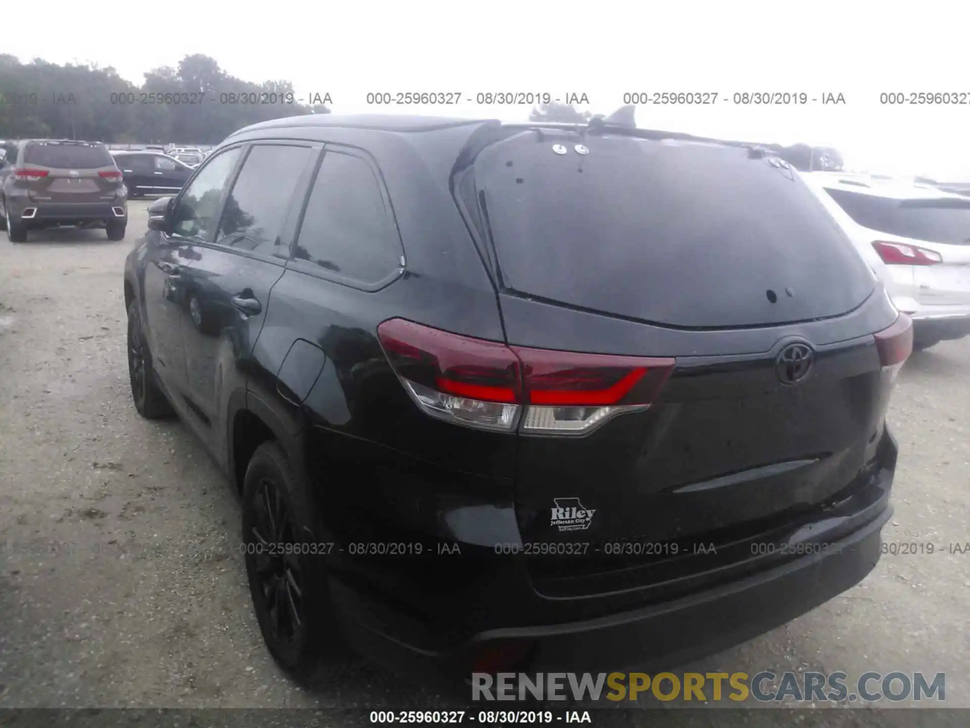 3 Photograph of a damaged car 5TDJZRFH9KS967041 TOYOTA HIGHLANDER 2019