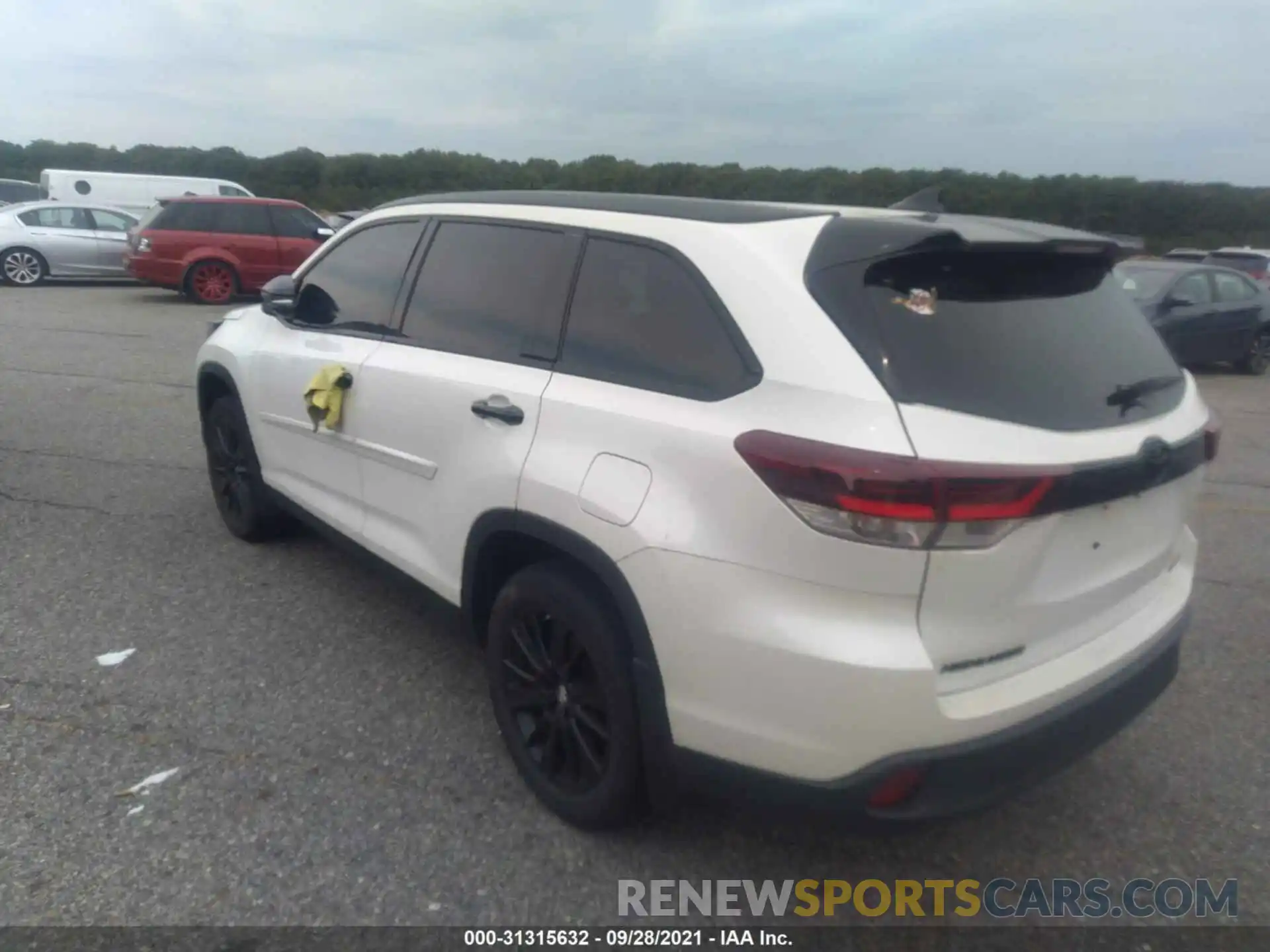 3 Photograph of a damaged car 5TDJZRFH9KS968478 TOYOTA HIGHLANDER 2019