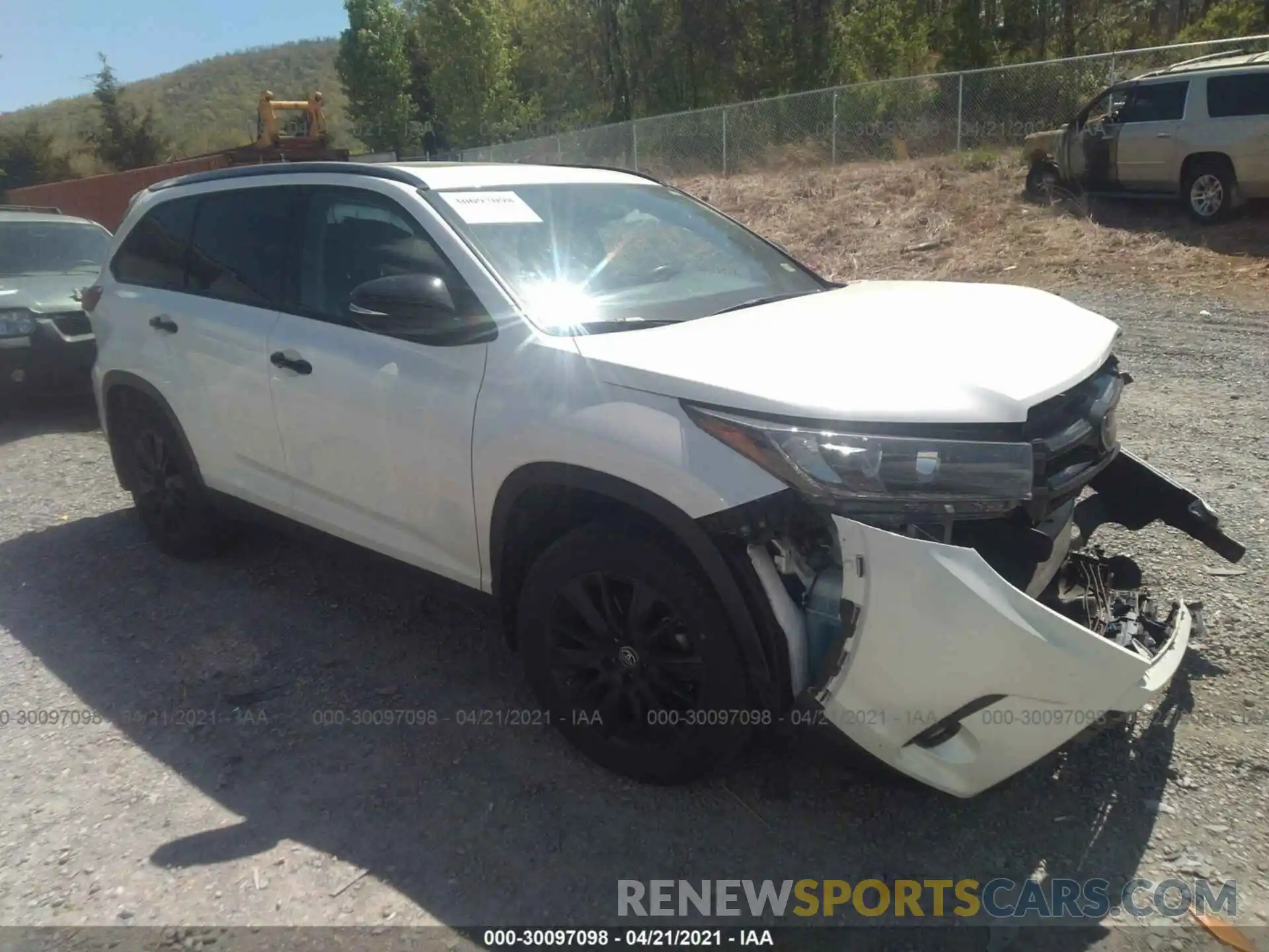 1 Photograph of a damaged car 5TDJZRFH9KS968822 TOYOTA HIGHLANDER 2019