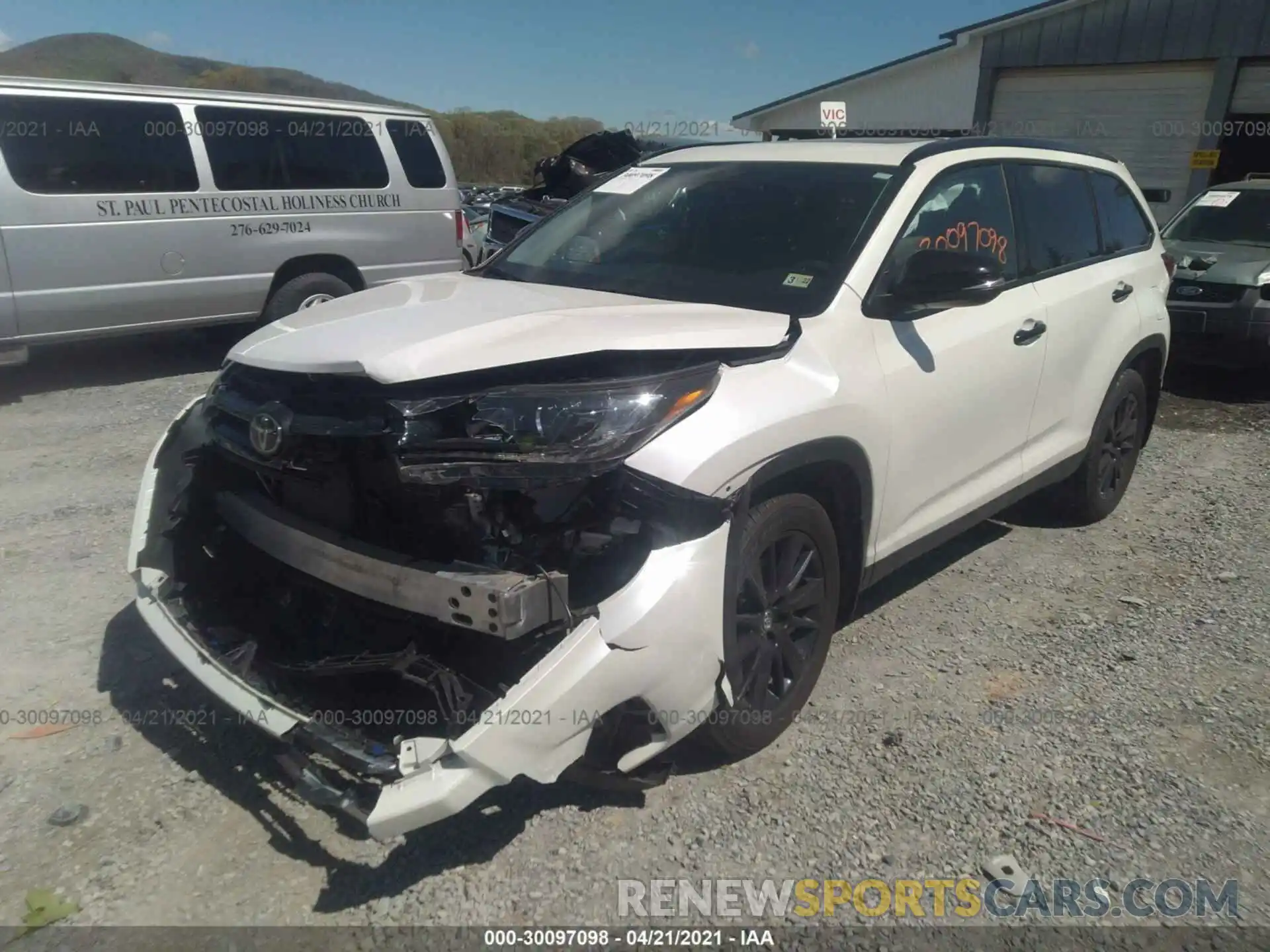 2 Photograph of a damaged car 5TDJZRFH9KS968822 TOYOTA HIGHLANDER 2019