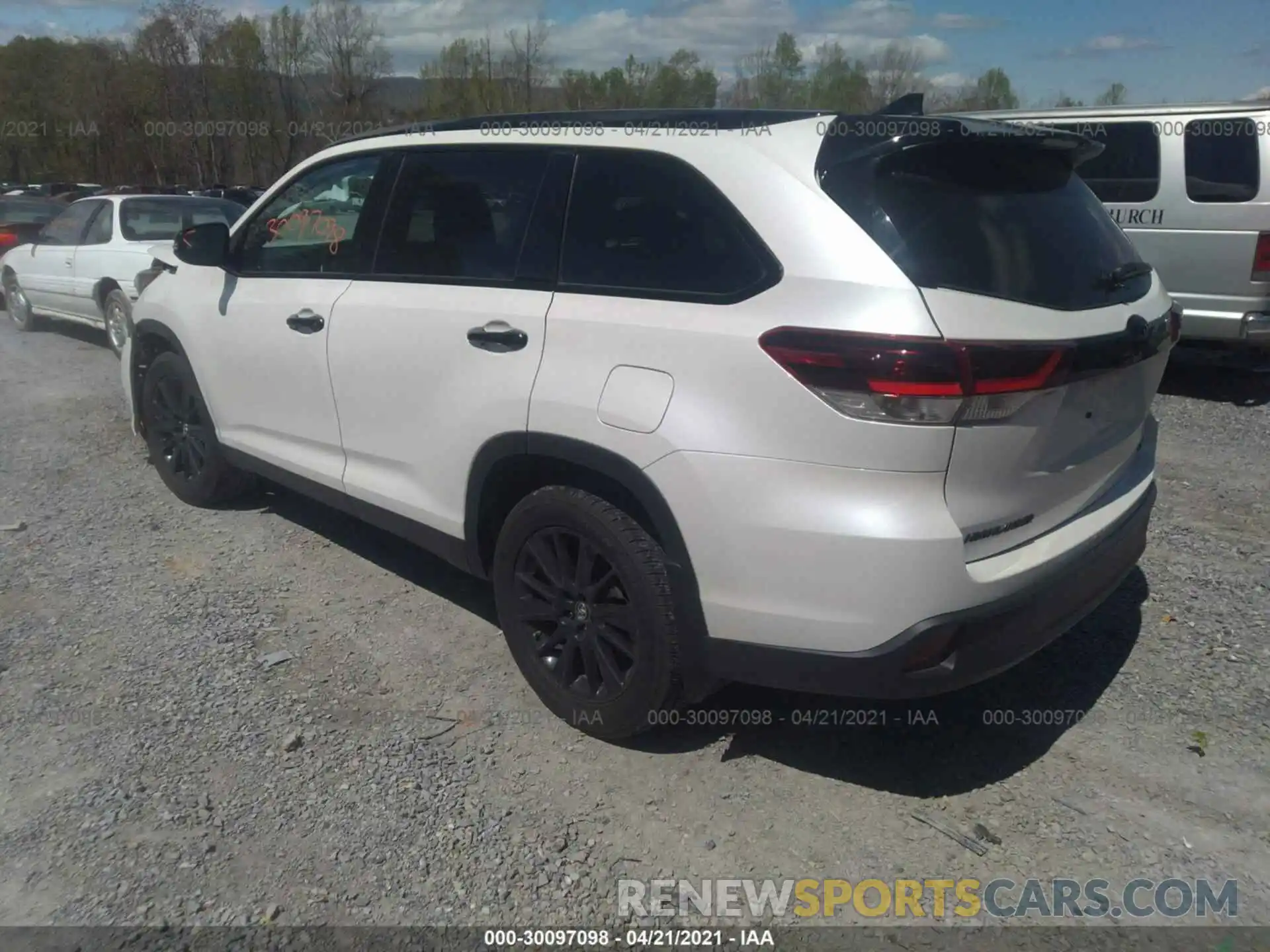 3 Photograph of a damaged car 5TDJZRFH9KS968822 TOYOTA HIGHLANDER 2019