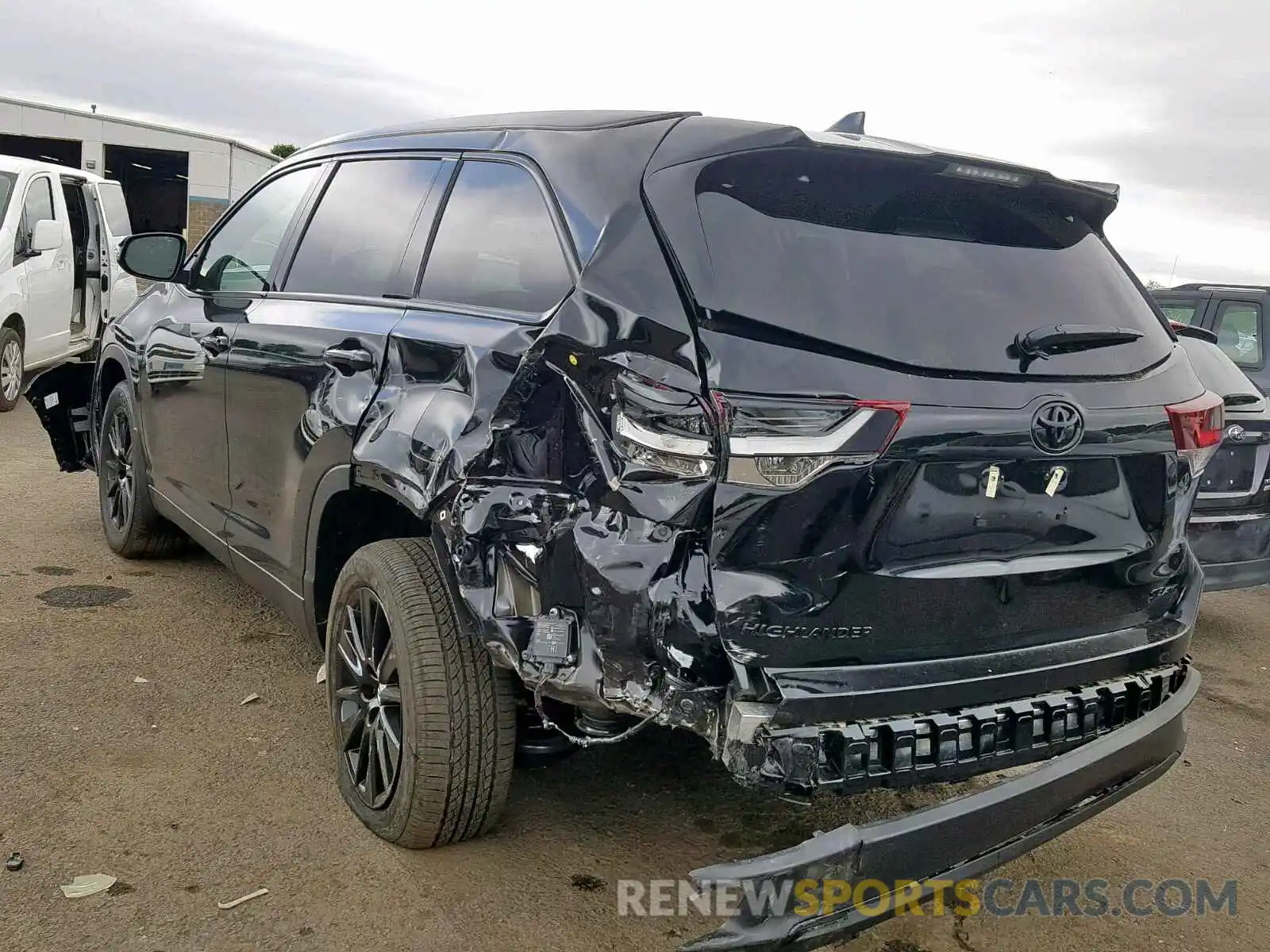 3 Photograph of a damaged car 5TDJZRFH9KS973387 TOYOTA HIGHLANDER 2019