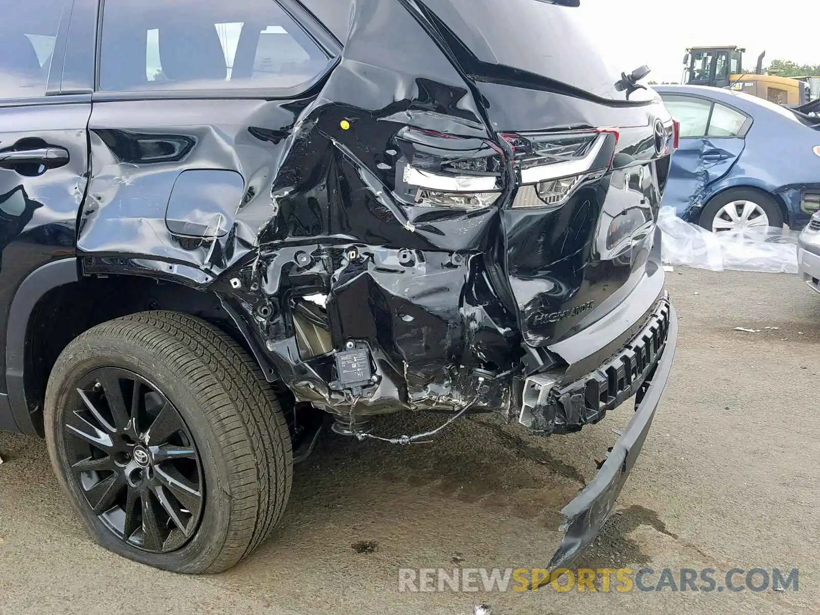 9 Photograph of a damaged car 5TDJZRFH9KS973387 TOYOTA HIGHLANDER 2019