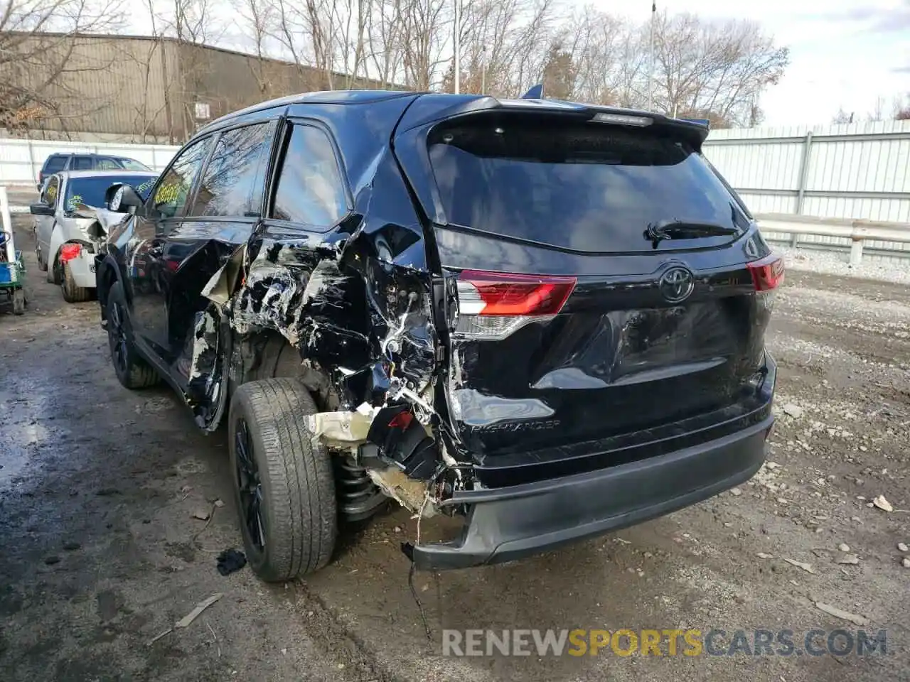 3 Photograph of a damaged car 5TDJZRFH9KS976905 TOYOTA HIGHLANDER 2019