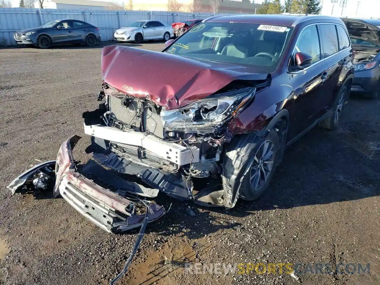 2 Photograph of a damaged car 5TDJZRFH9KS979321 TOYOTA HIGHLANDER 2019