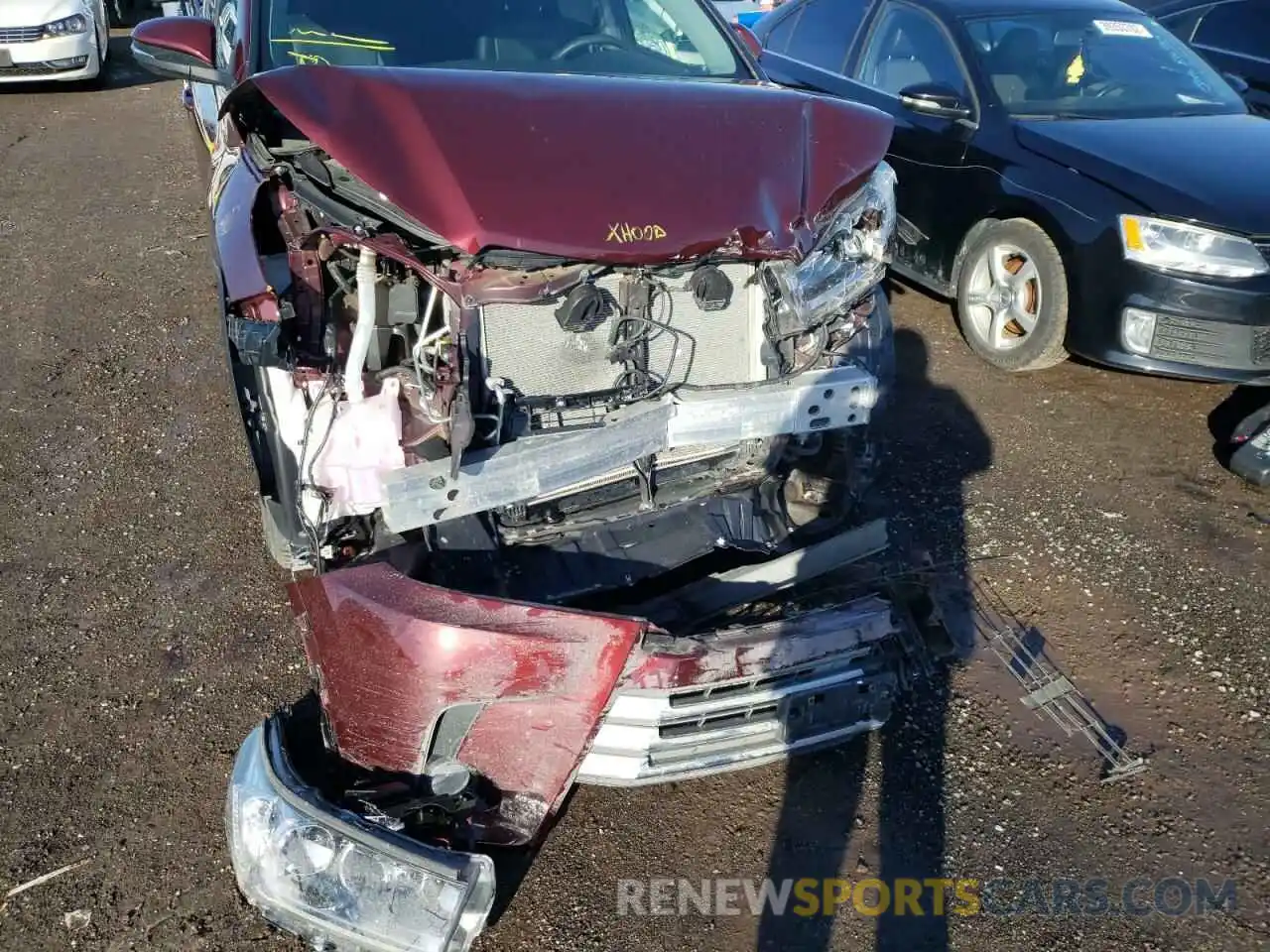 9 Photograph of a damaged car 5TDJZRFH9KS979321 TOYOTA HIGHLANDER 2019