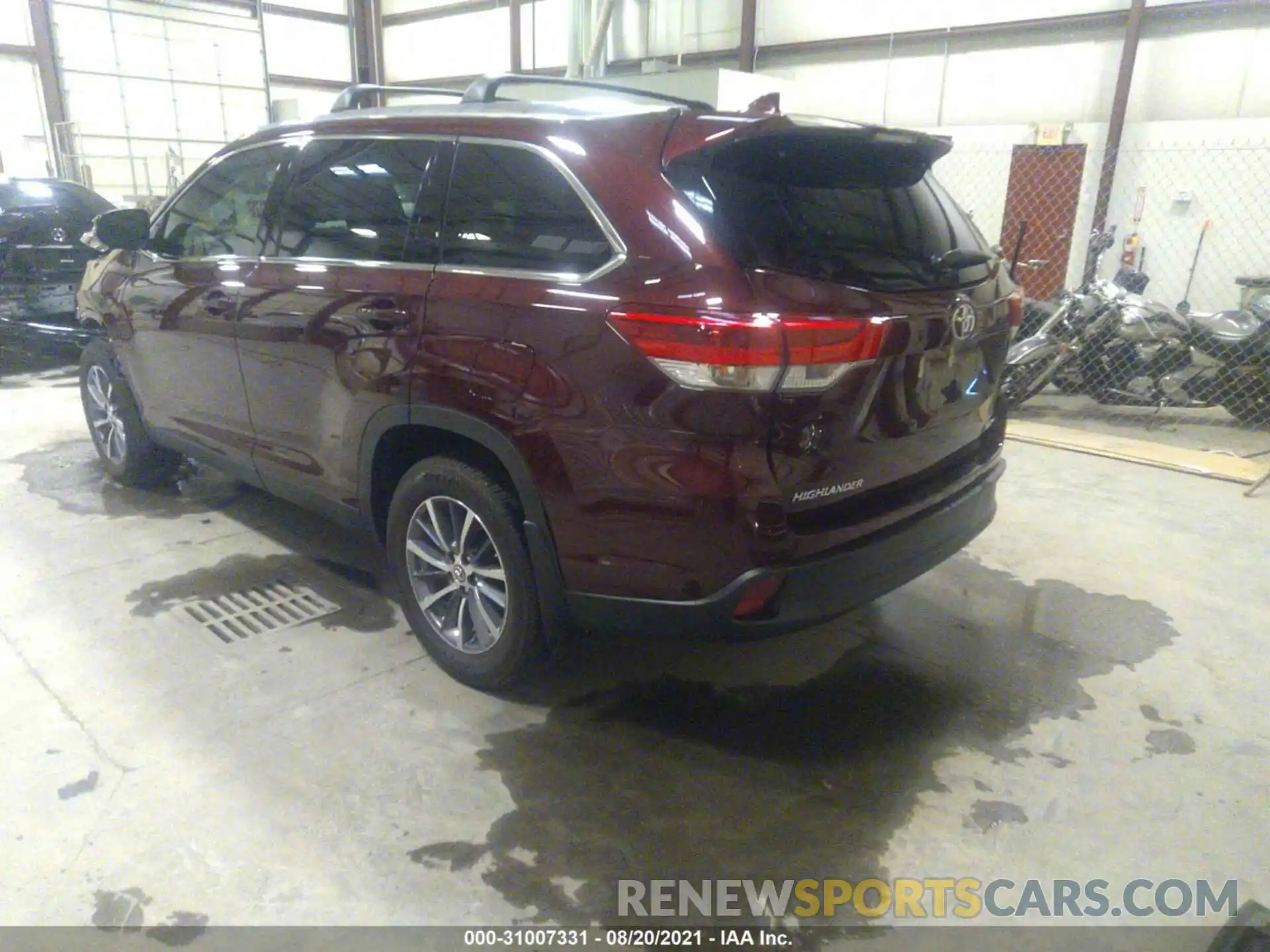 3 Photograph of a damaged car 5TDJZRFH9KS980534 TOYOTA HIGHLANDER 2019