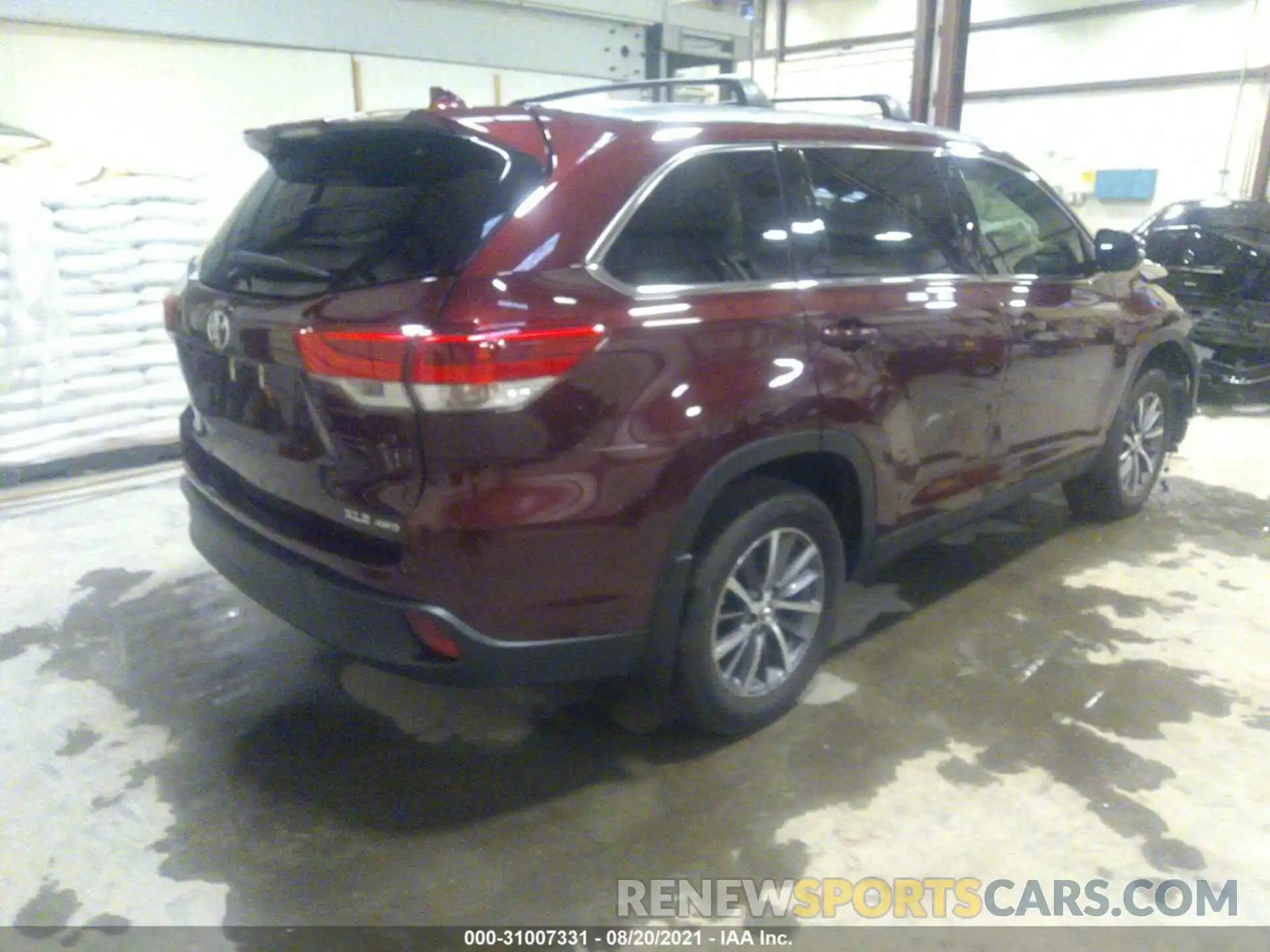 4 Photograph of a damaged car 5TDJZRFH9KS980534 TOYOTA HIGHLANDER 2019