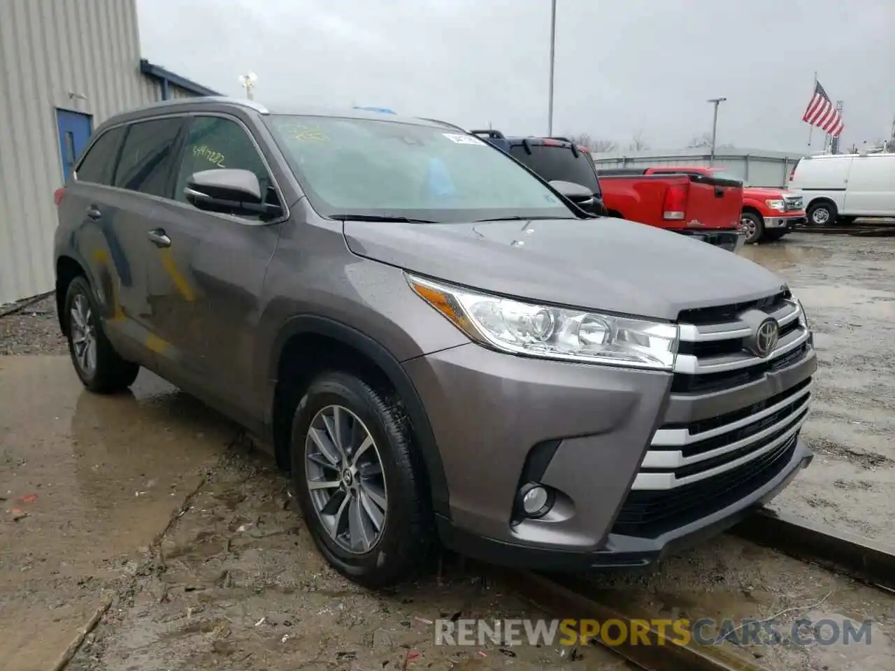 1 Photograph of a damaged car 5TDJZRFH9KS992506 TOYOTA HIGHLANDER 2019