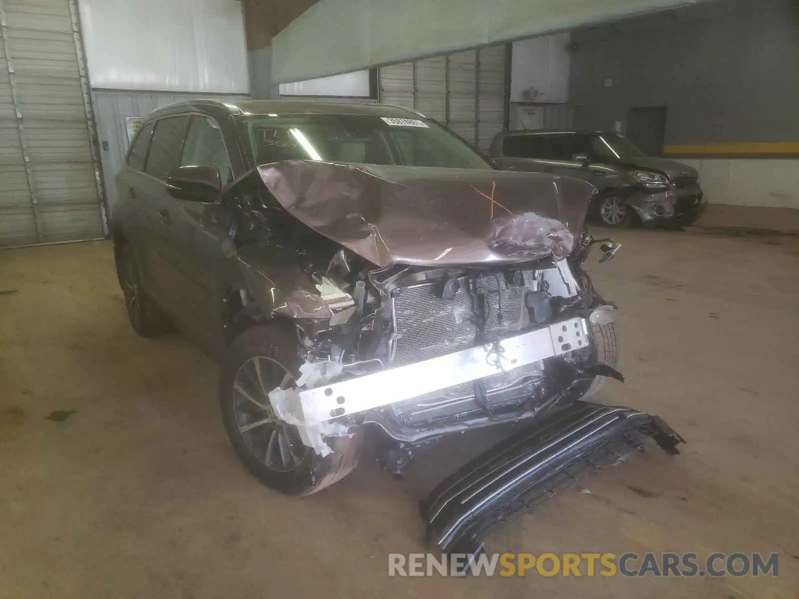 1 Photograph of a damaged car 5TDJZRFH9KS998824 TOYOTA HIGHLANDER 2019