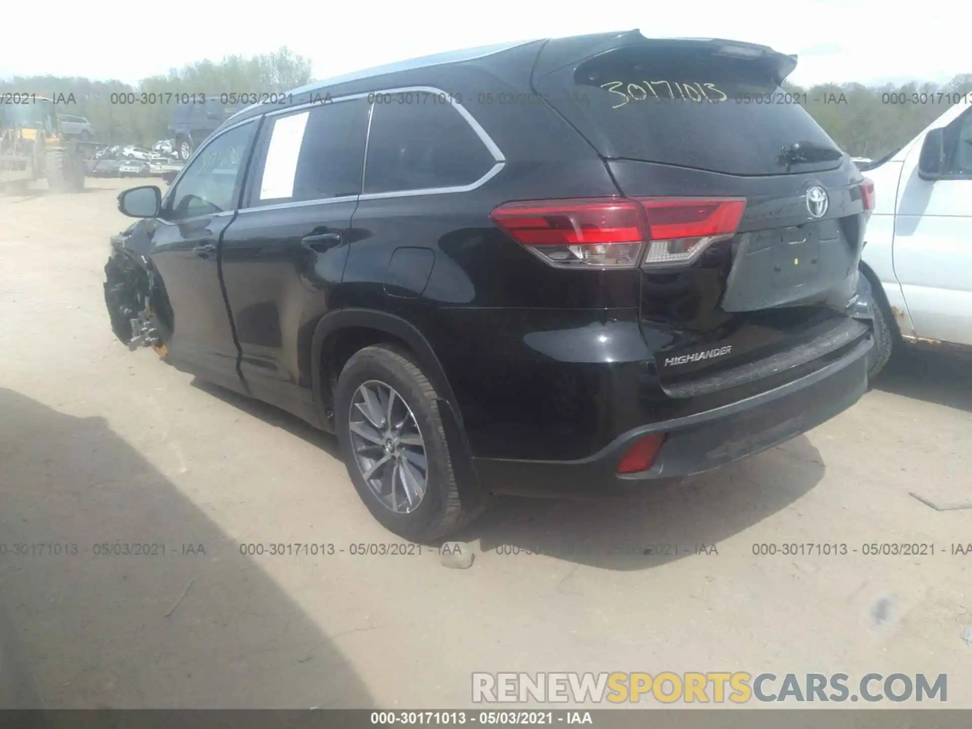 3 Photograph of a damaged car 5TDJZRFH9KS999326 TOYOTA HIGHLANDER 2019