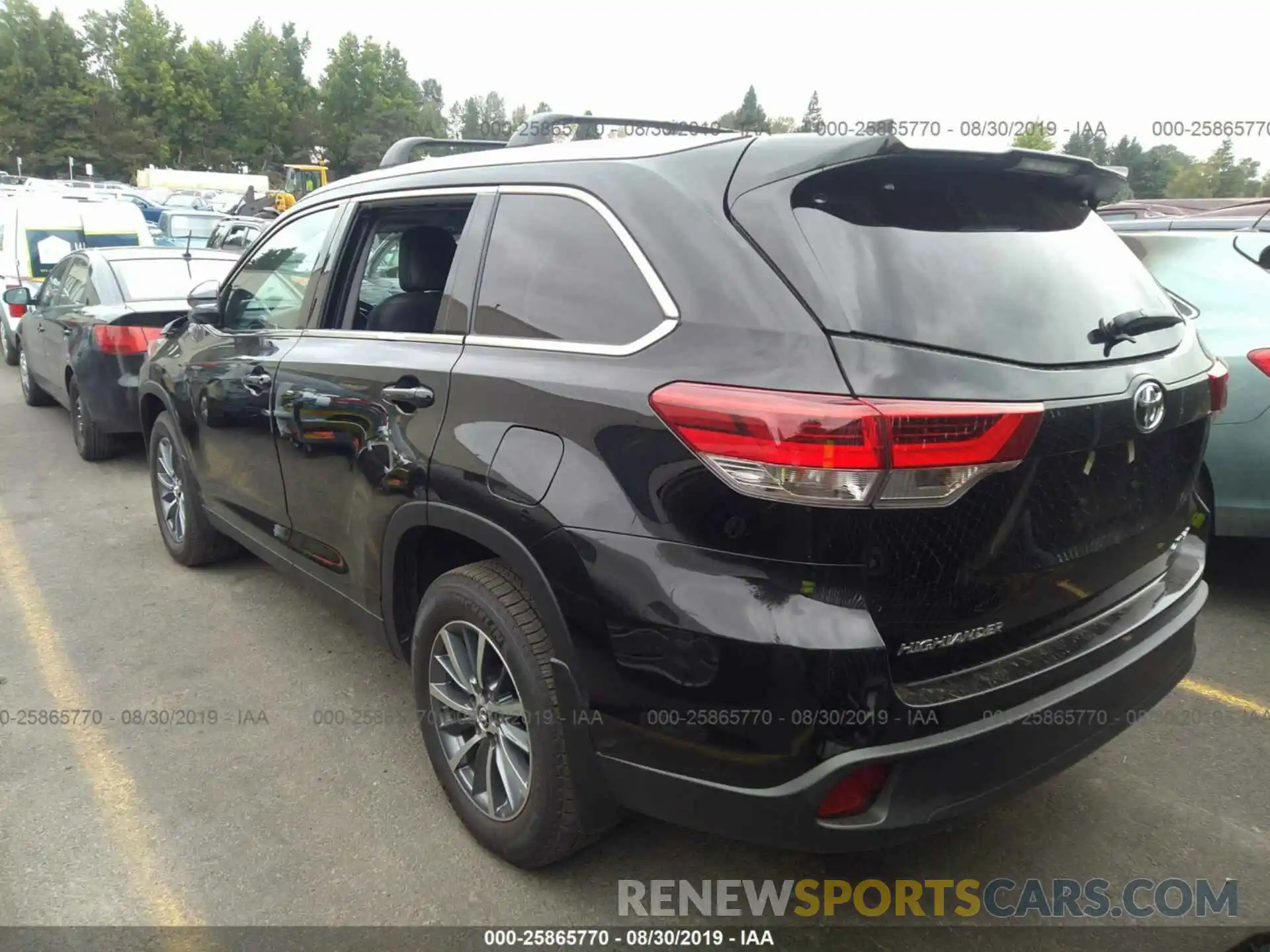 3 Photograph of a damaged car 5TDJZRFHXKS563570 TOYOTA HIGHLANDER 2019