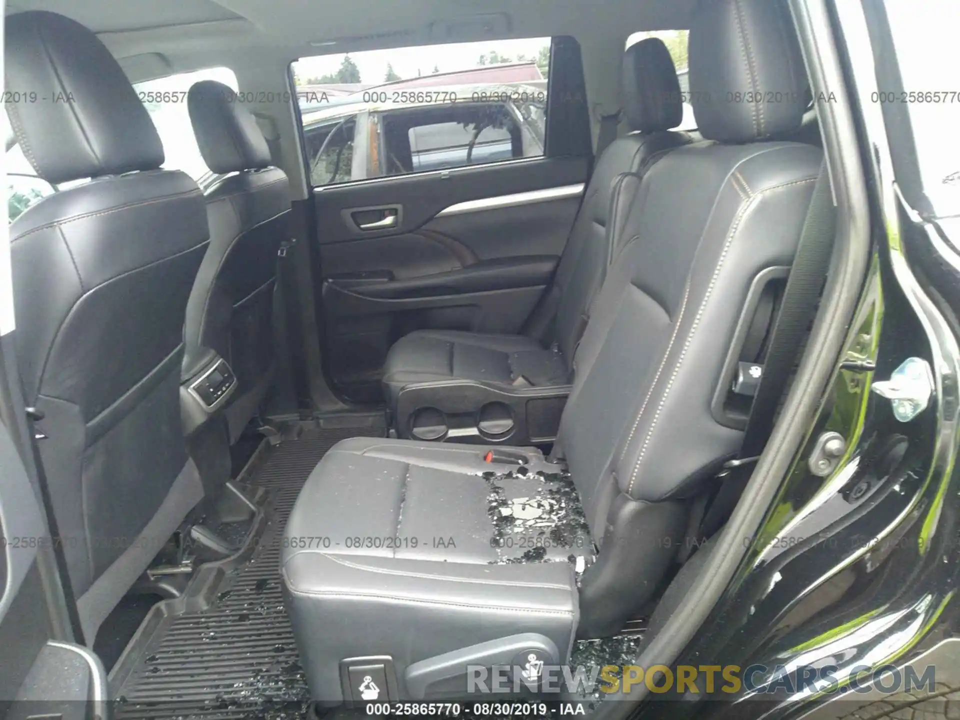 8 Photograph of a damaged car 5TDJZRFHXKS563570 TOYOTA HIGHLANDER 2019