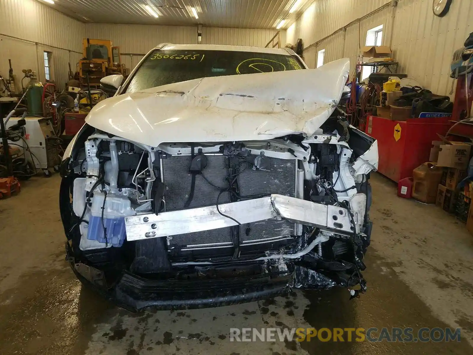 9 Photograph of a damaged car 5TDJZRFHXKS566131 TOYOTA HIGHLANDER 2019