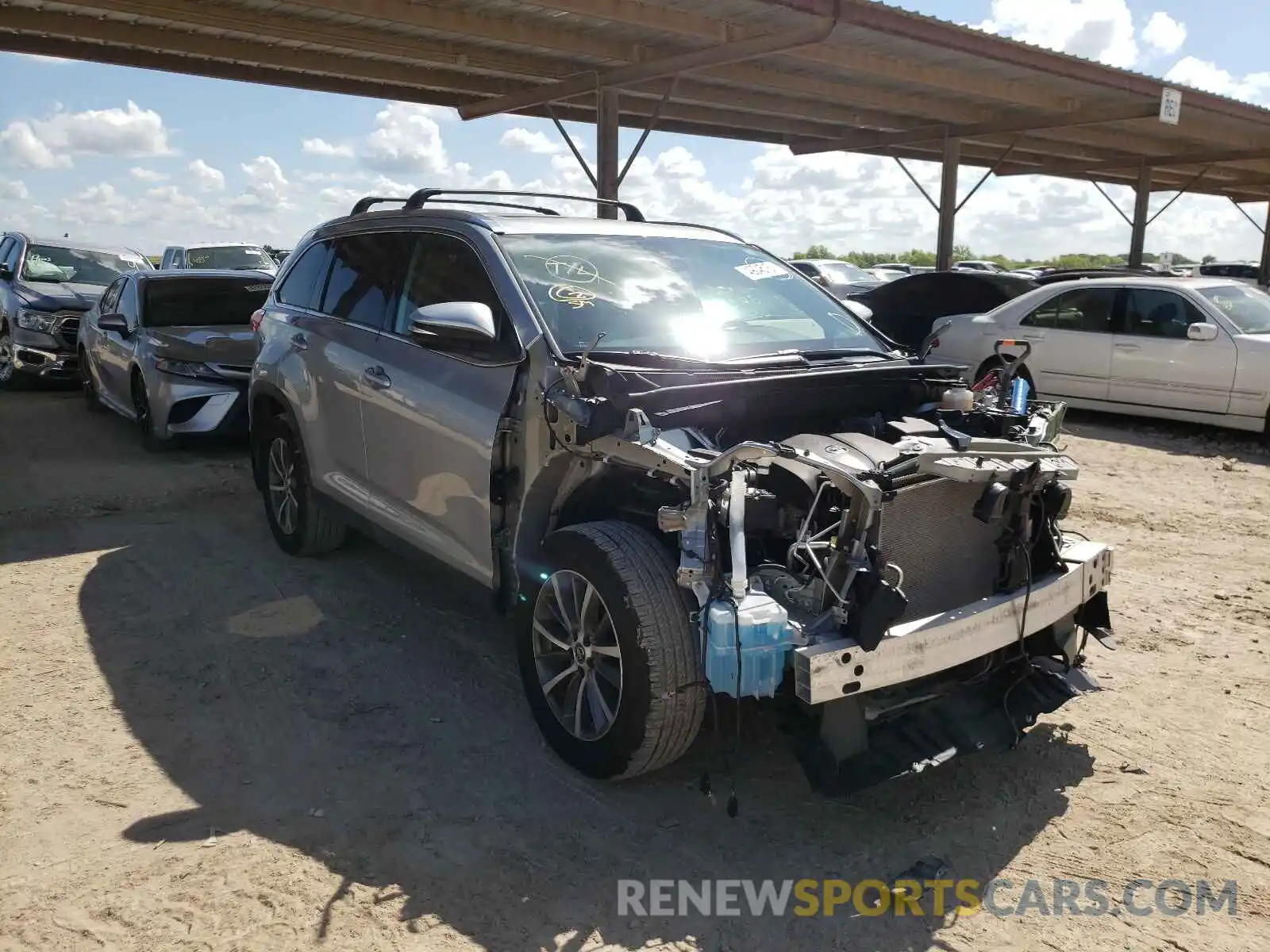 1 Photograph of a damaged car 5TDJZRFHXKS566629 TOYOTA HIGHLANDER 2019