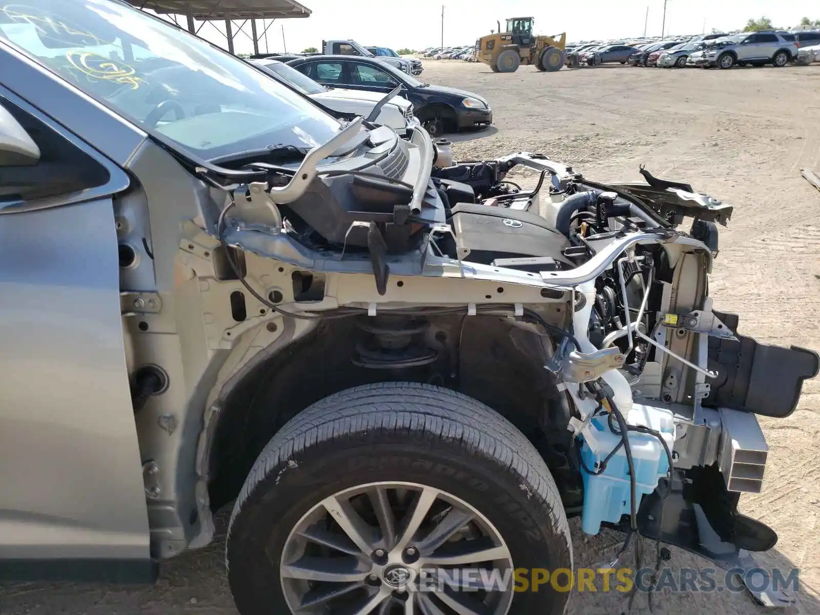 9 Photograph of a damaged car 5TDJZRFHXKS566629 TOYOTA HIGHLANDER 2019