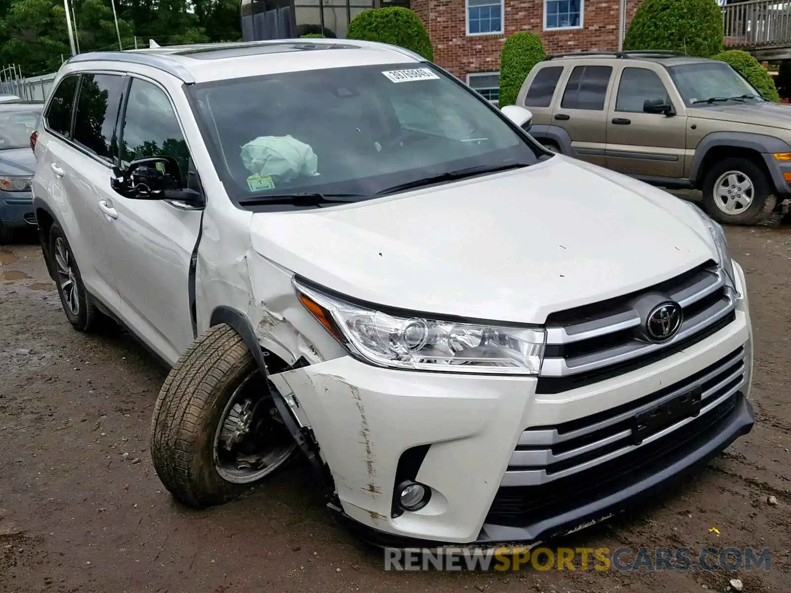 1 Photograph of a damaged car 5TDJZRFHXKS567599 TOYOTA HIGHLANDER 2019