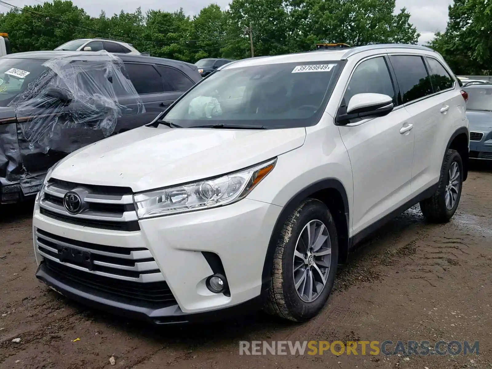 2 Photograph of a damaged car 5TDJZRFHXKS567599 TOYOTA HIGHLANDER 2019