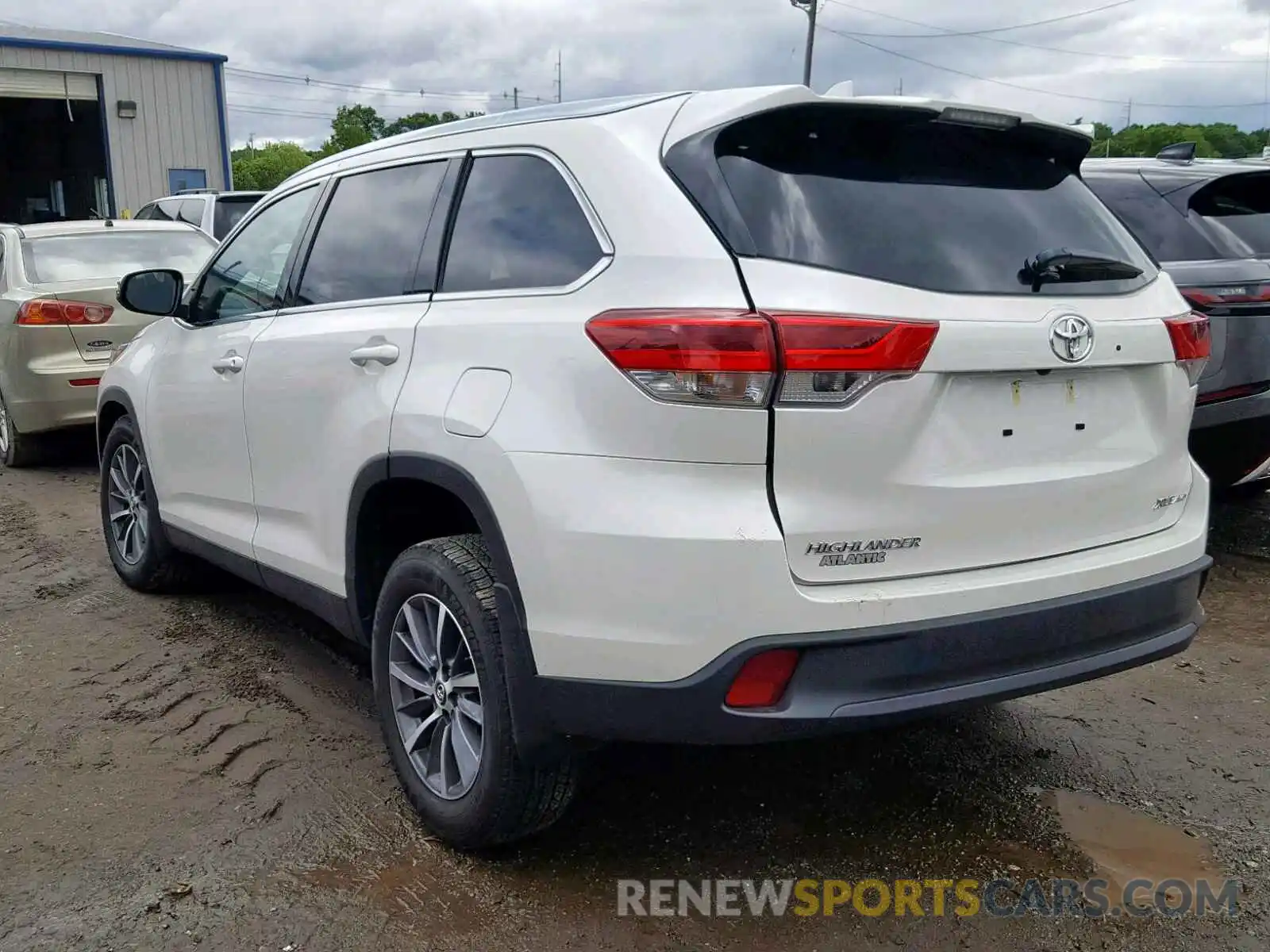 3 Photograph of a damaged car 5TDJZRFHXKS567599 TOYOTA HIGHLANDER 2019