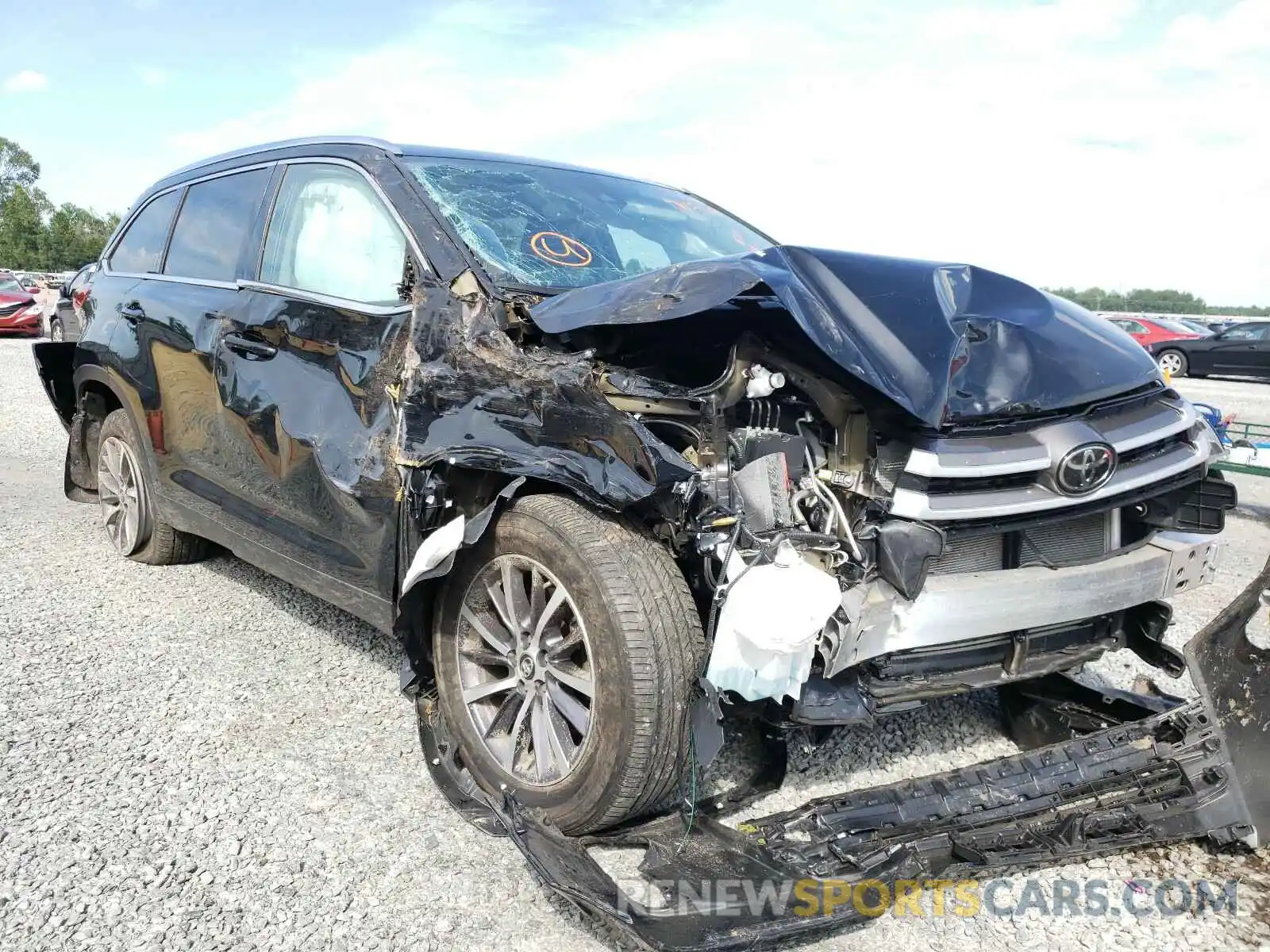 1 Photograph of a damaged car 5TDJZRFHXKS567960 TOYOTA HIGHLANDER 2019