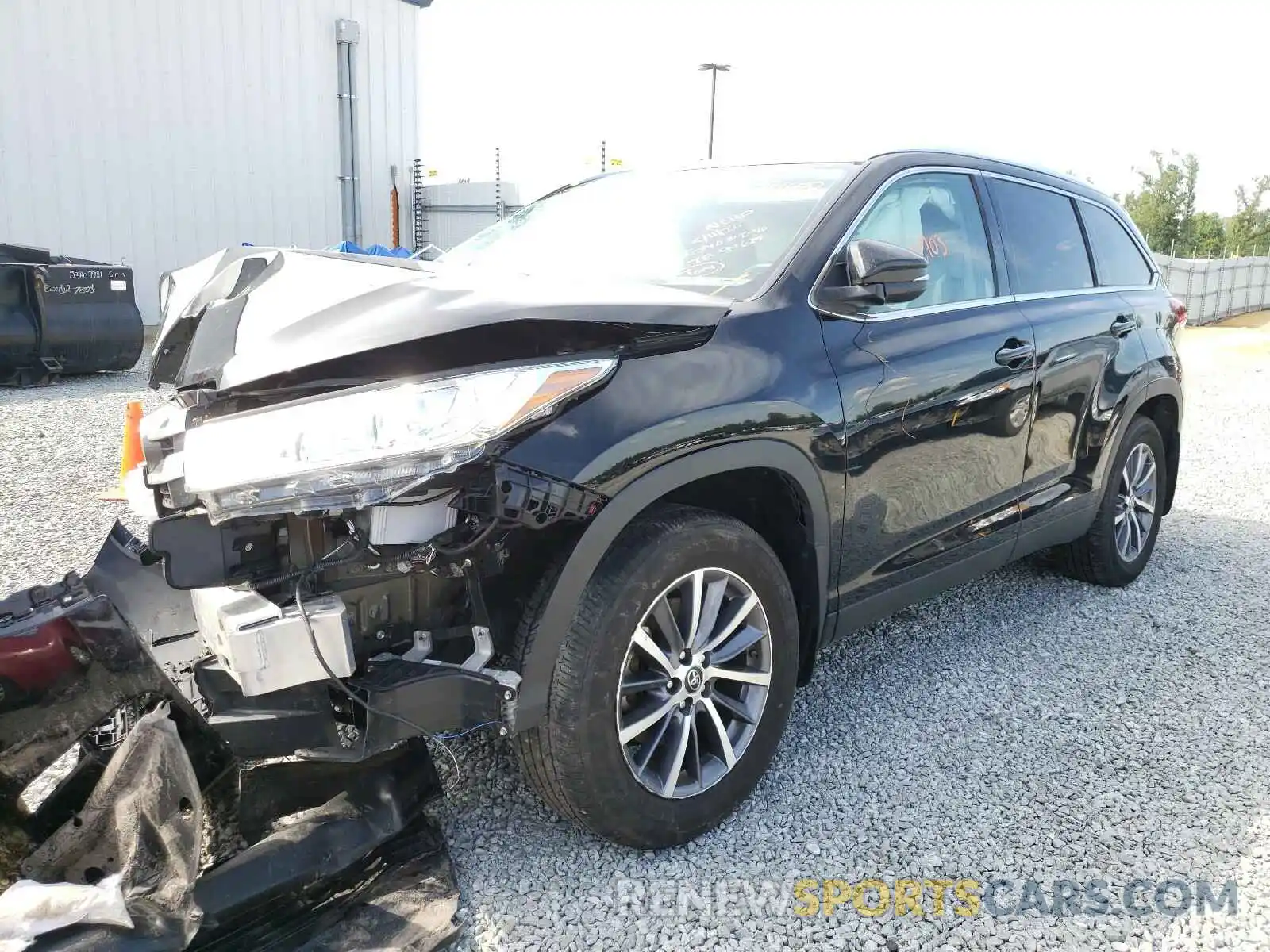 2 Photograph of a damaged car 5TDJZRFHXKS567960 TOYOTA HIGHLANDER 2019