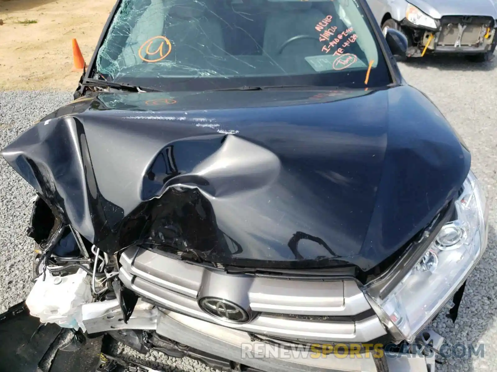 7 Photograph of a damaged car 5TDJZRFHXKS567960 TOYOTA HIGHLANDER 2019