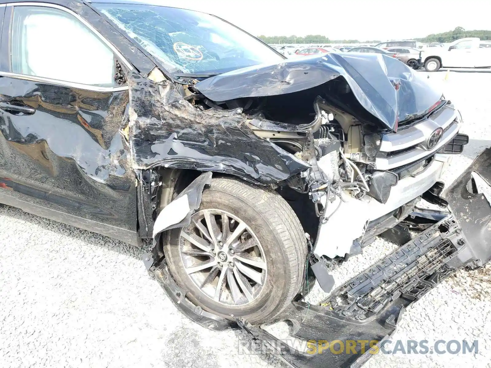 9 Photograph of a damaged car 5TDJZRFHXKS567960 TOYOTA HIGHLANDER 2019