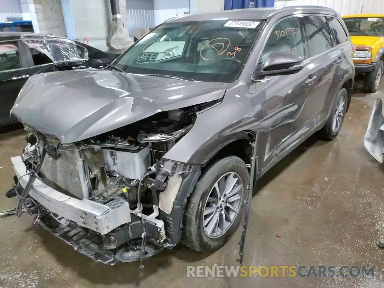 2 Photograph of a damaged car 5TDJZRFHXKS569241 TOYOTA HIGHLANDER 2019