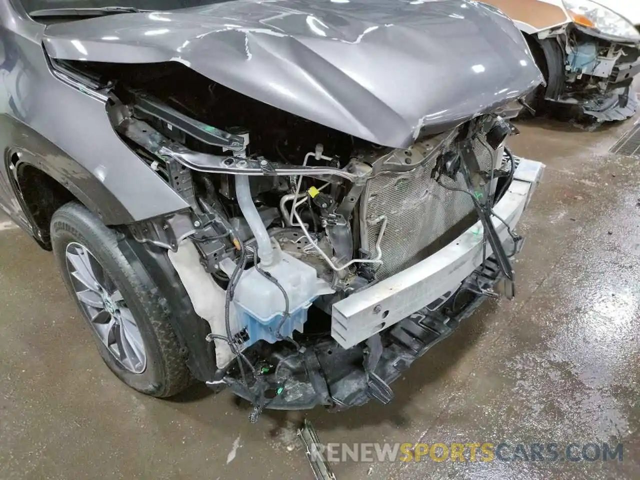 9 Photograph of a damaged car 5TDJZRFHXKS569241 TOYOTA HIGHLANDER 2019