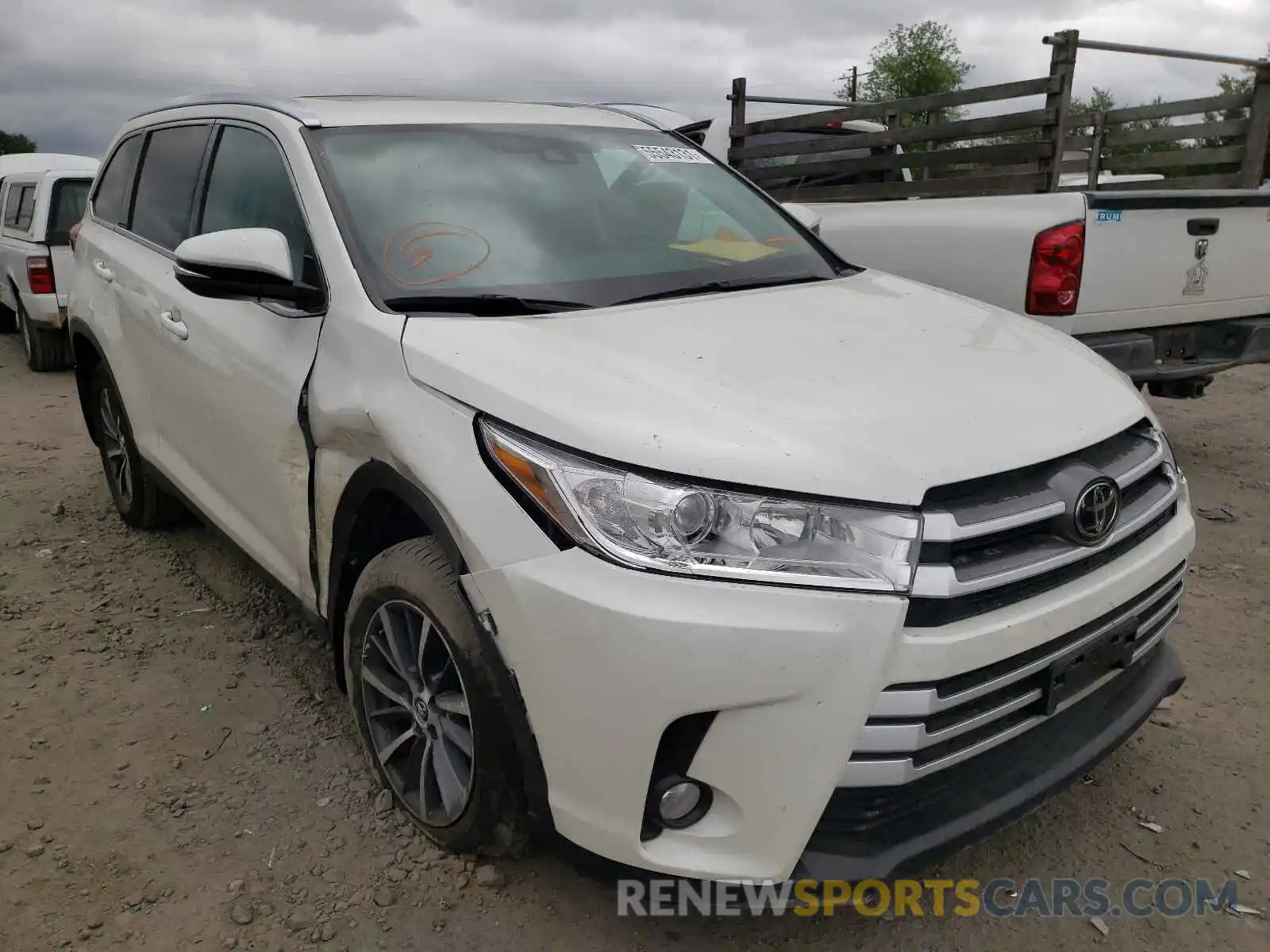 1 Photograph of a damaged car 5TDJZRFHXKS569627 TOYOTA HIGHLANDER 2019