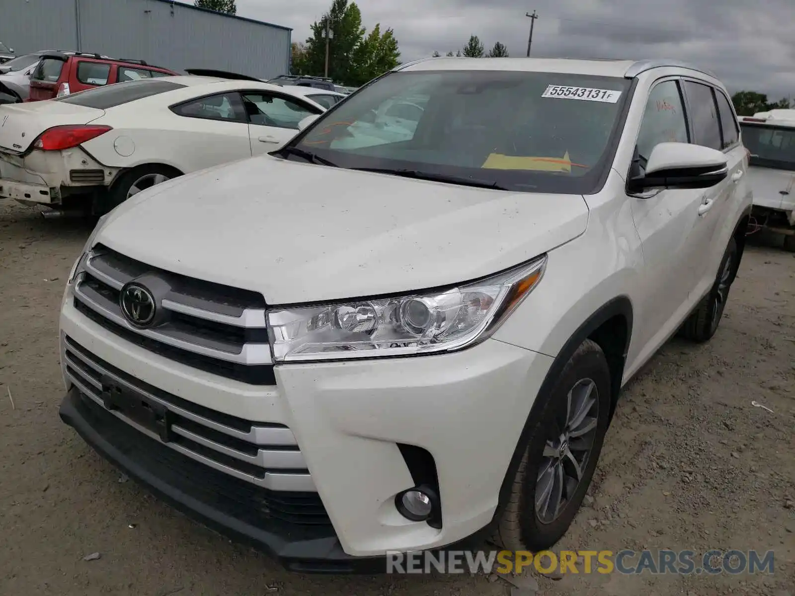 2 Photograph of a damaged car 5TDJZRFHXKS569627 TOYOTA HIGHLANDER 2019