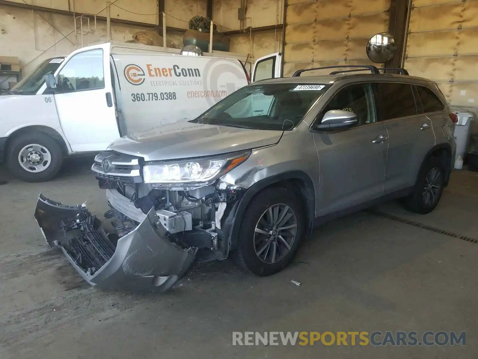 2 Photograph of a damaged car 5TDJZRFHXKS569692 TOYOTA HIGHLANDER 2019