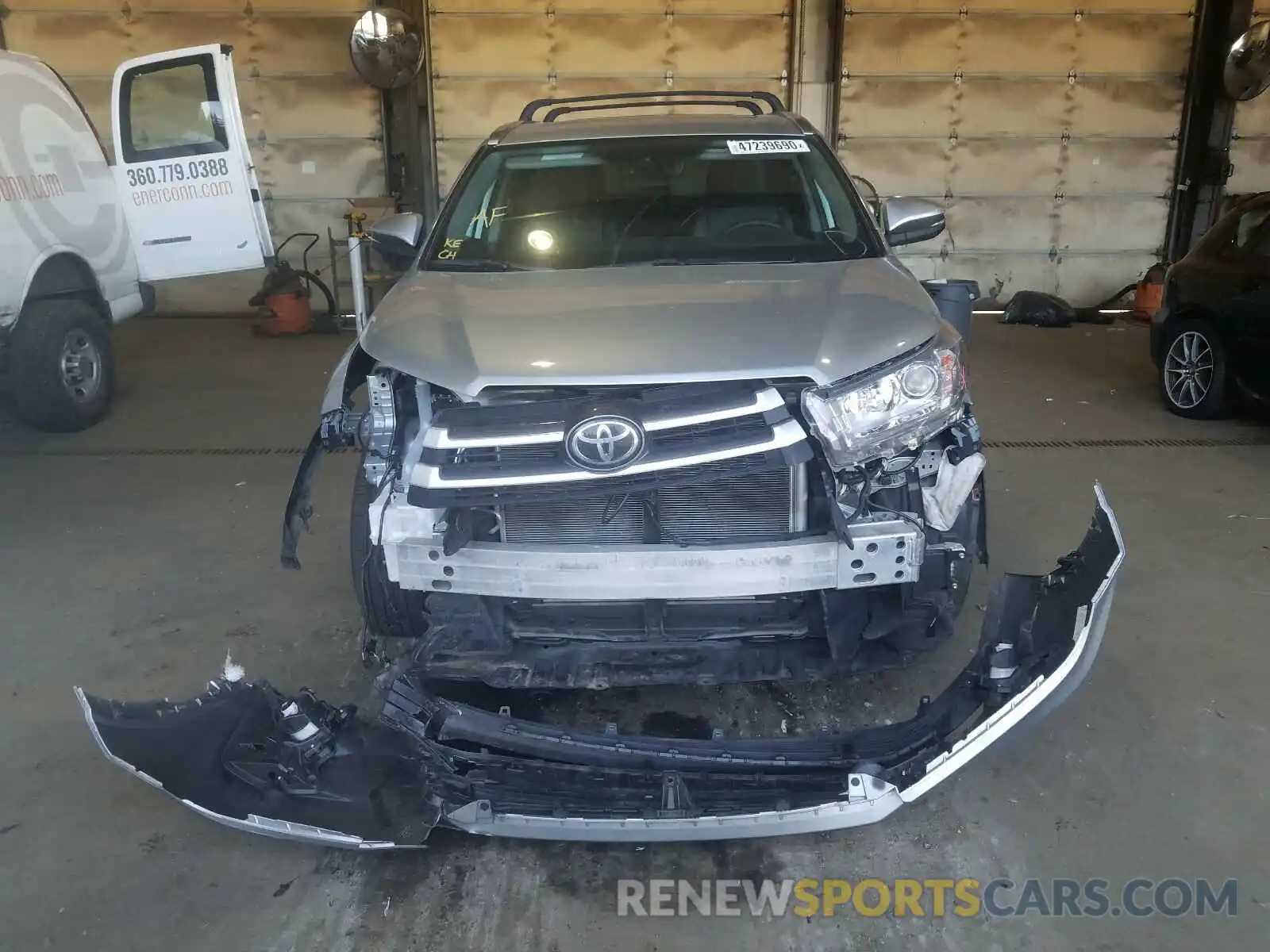 9 Photograph of a damaged car 5TDJZRFHXKS569692 TOYOTA HIGHLANDER 2019