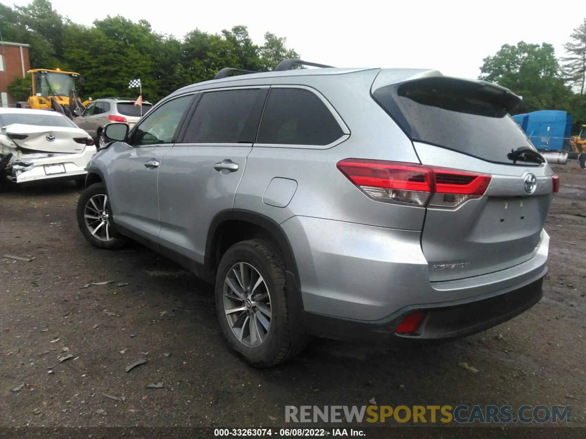 3 Photograph of a damaged car 5TDJZRFHXKS570938 TOYOTA HIGHLANDER 2019