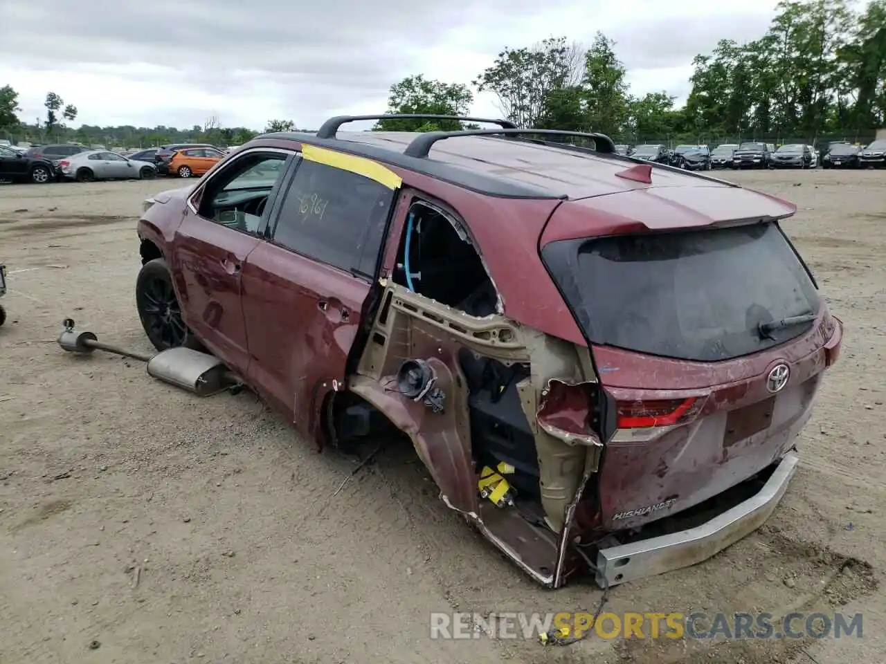 3 Photograph of a damaged car 5TDJZRFHXKS572950 TOYOTA HIGHLANDER 2019