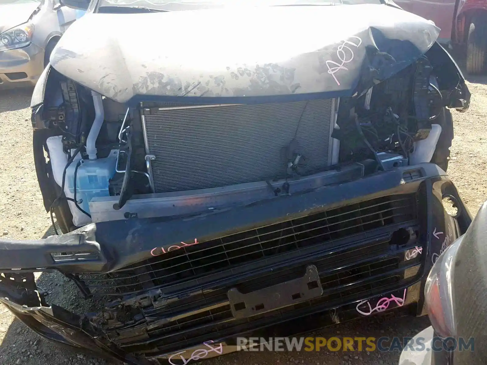 9 Photograph of a damaged car 5TDJZRFHXKS573208 TOYOTA HIGHLANDER 2019