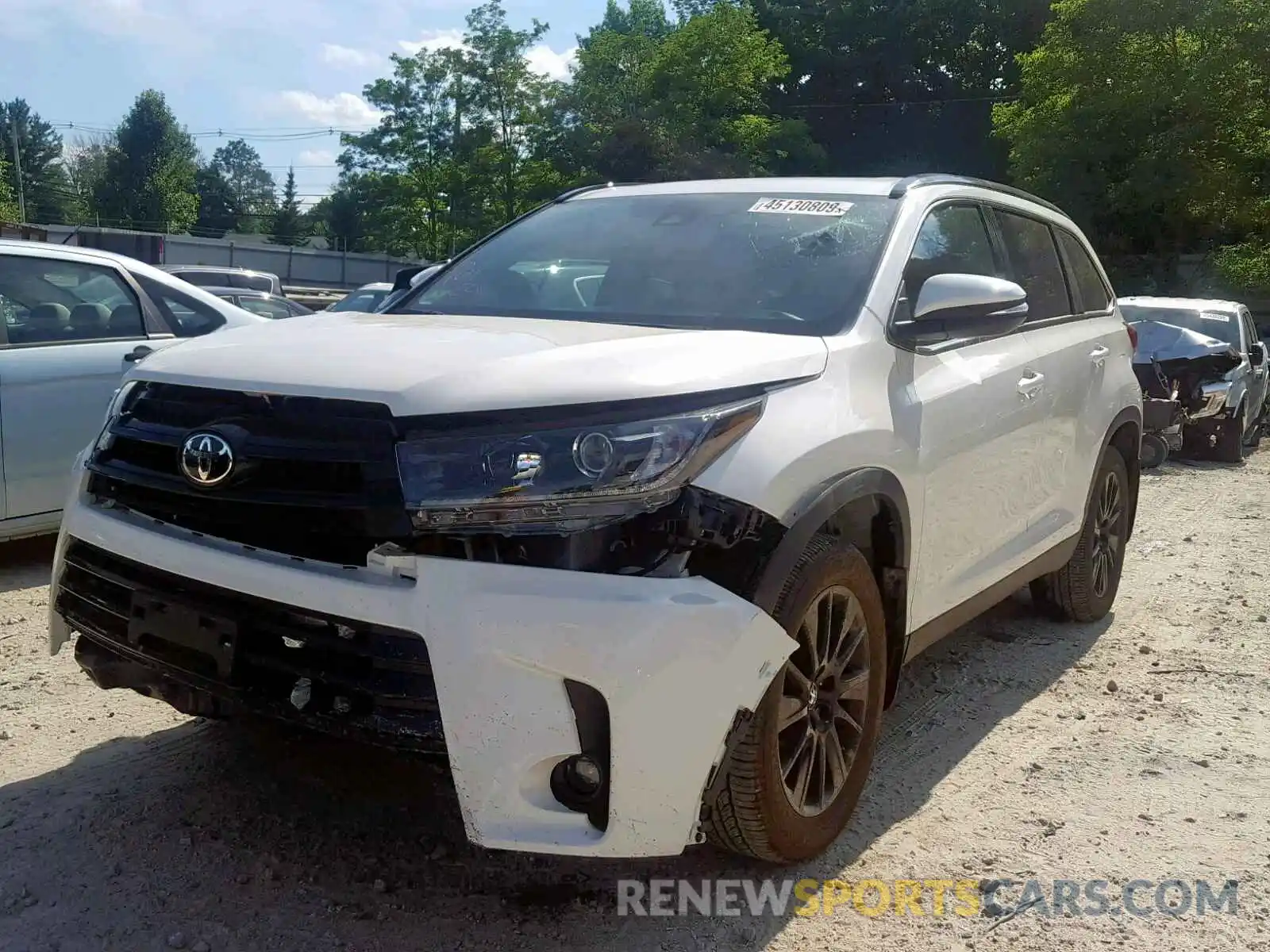 2 Photograph of a damaged car 5TDJZRFHXKS575041 TOYOTA HIGHLANDER 2019