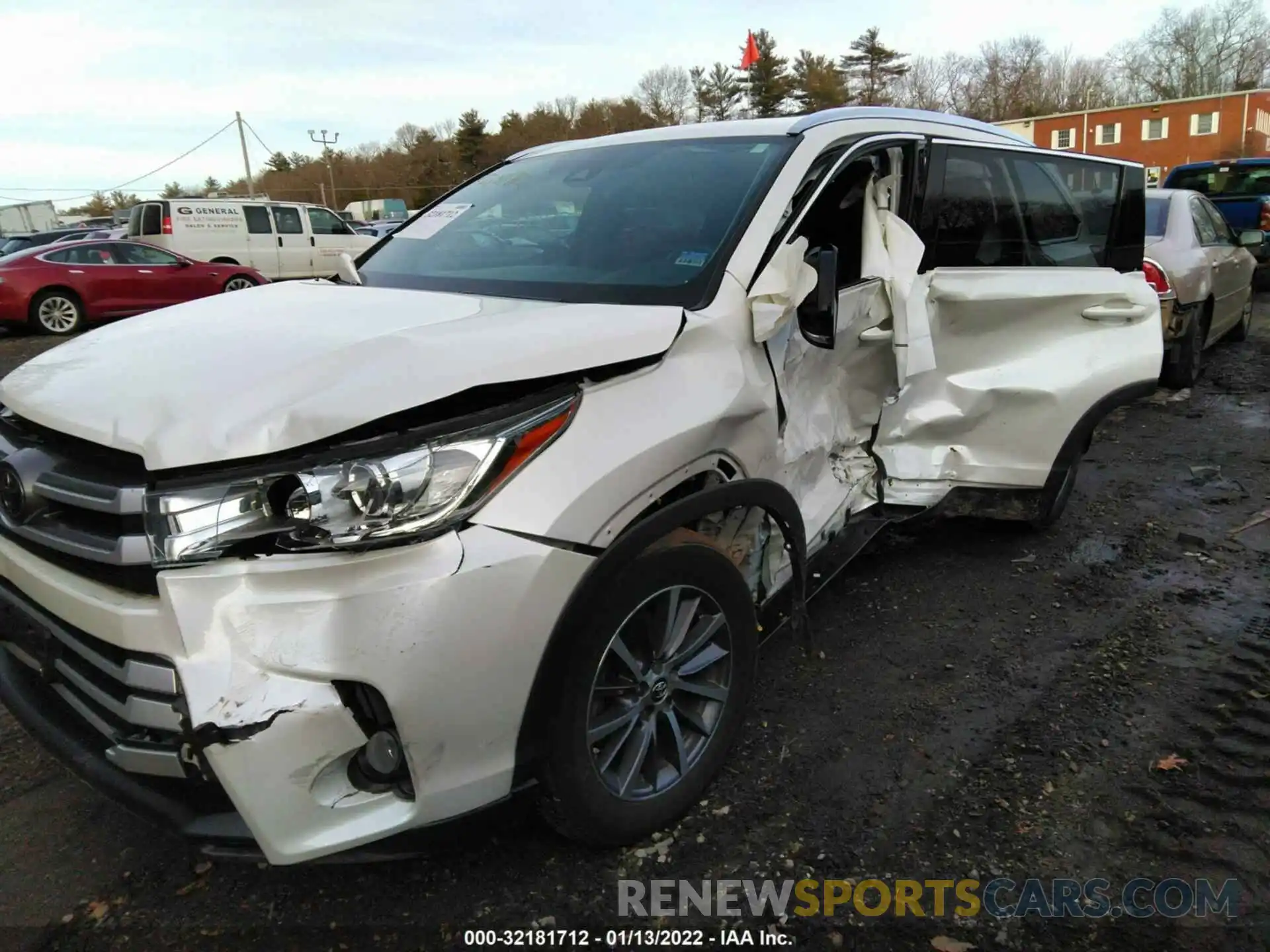 2 Photograph of a damaged car 5TDJZRFHXKS576996 TOYOTA HIGHLANDER 2019