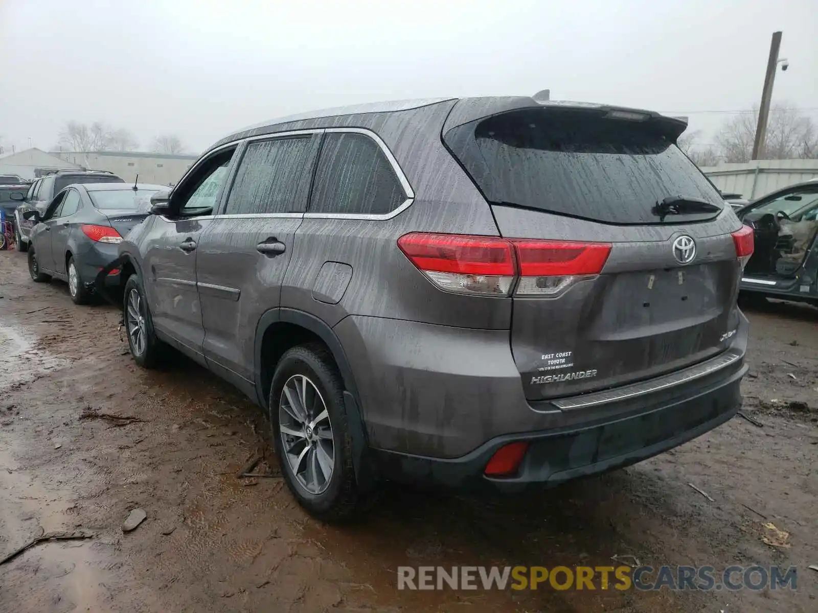 3 Photograph of a damaged car 5TDJZRFHXKS577422 TOYOTA HIGHLANDER 2019