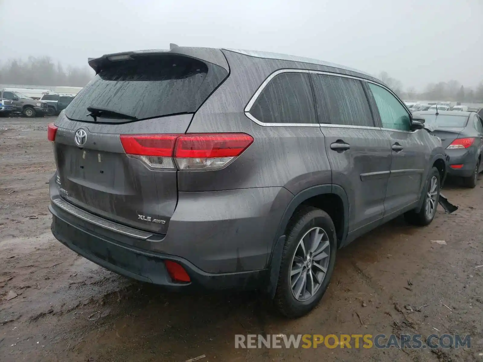 4 Photograph of a damaged car 5TDJZRFHXKS577422 TOYOTA HIGHLANDER 2019